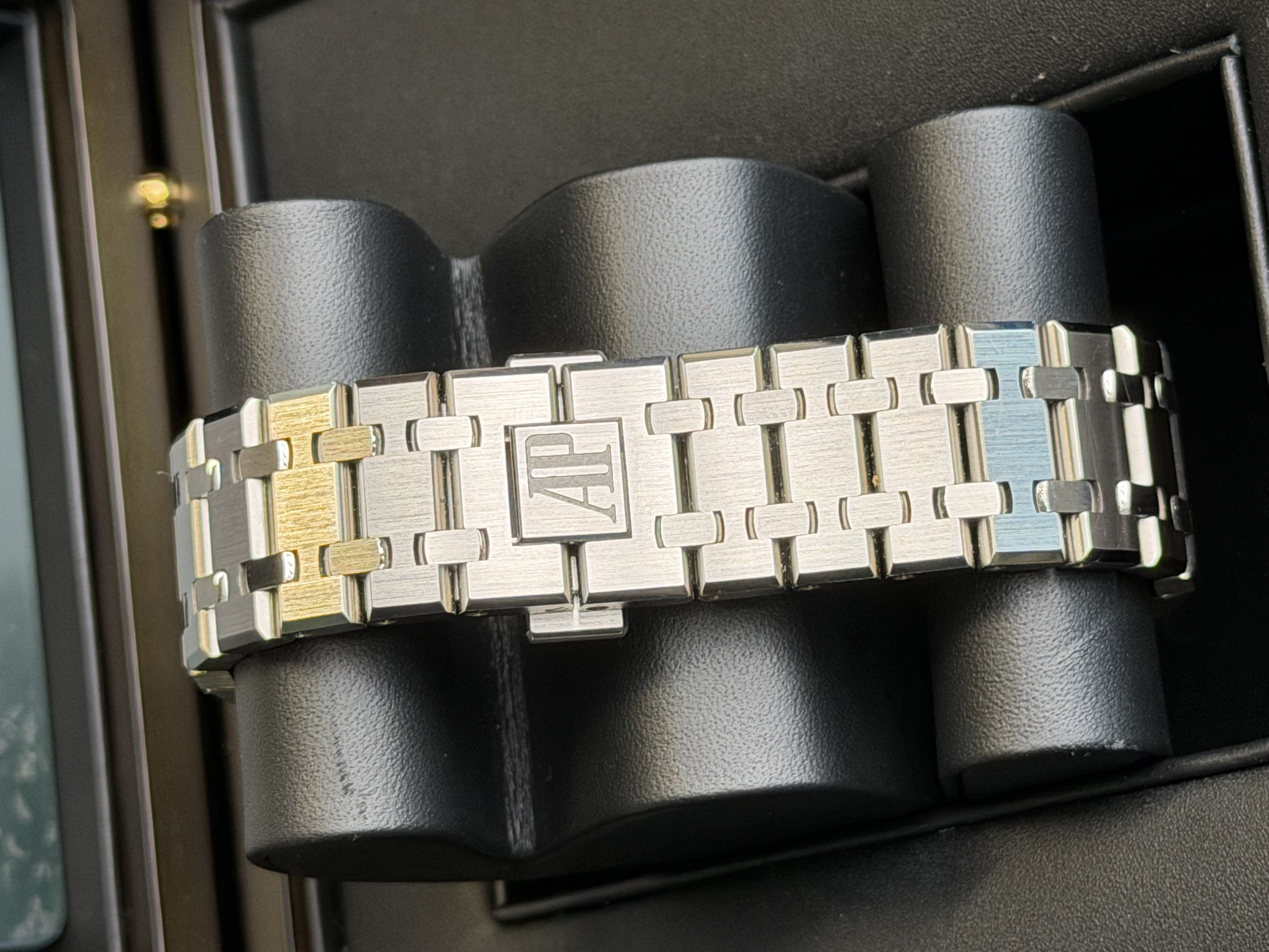 Watchrr - Authentic luxury watch