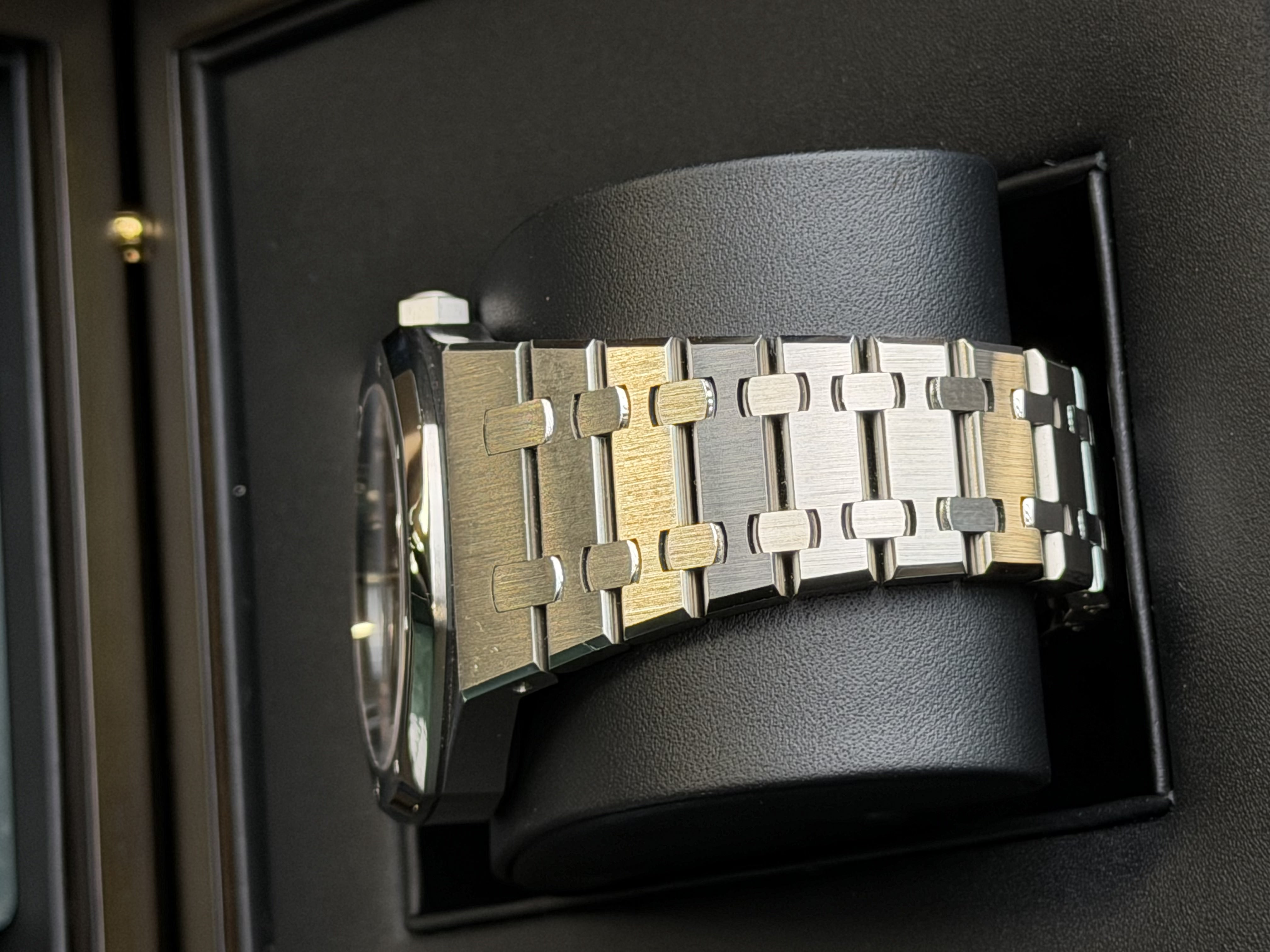 Watchrr - Authentic luxury watch
