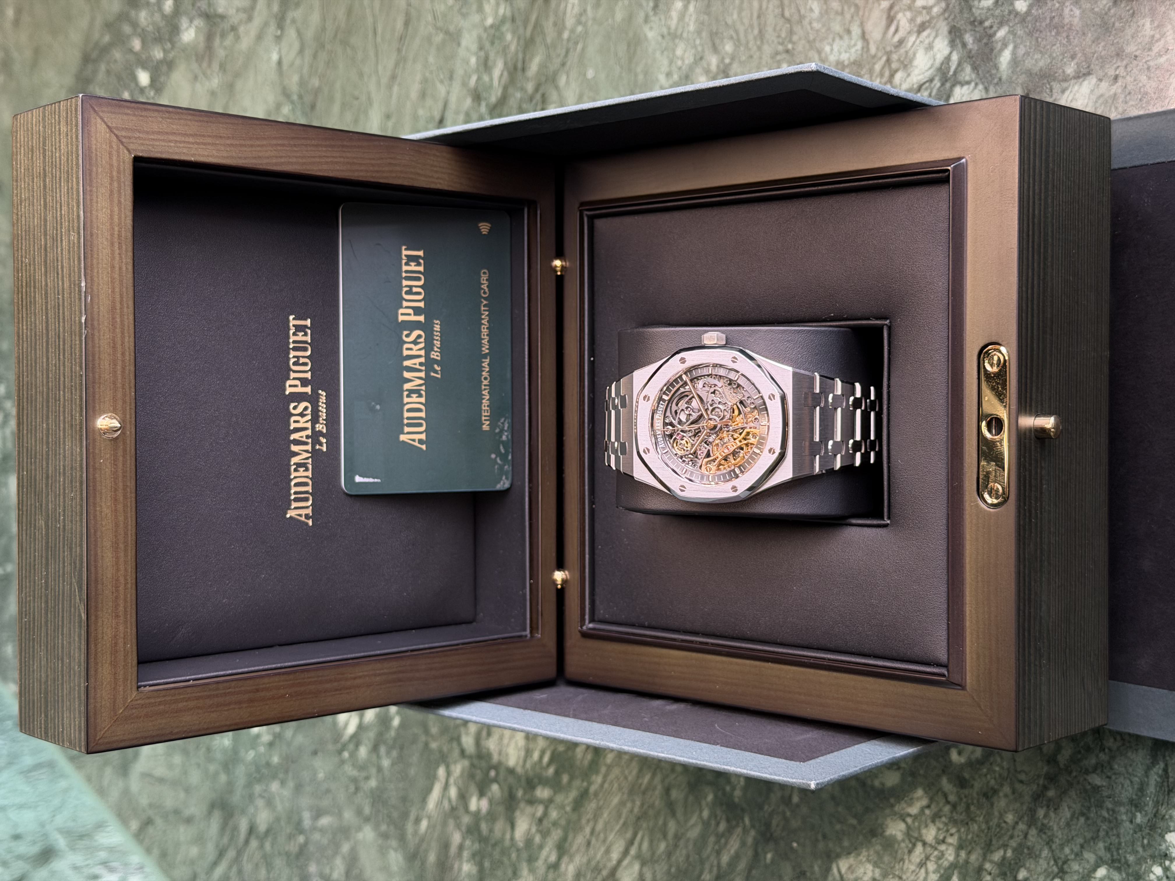 Watchrr - Authentic luxury watch