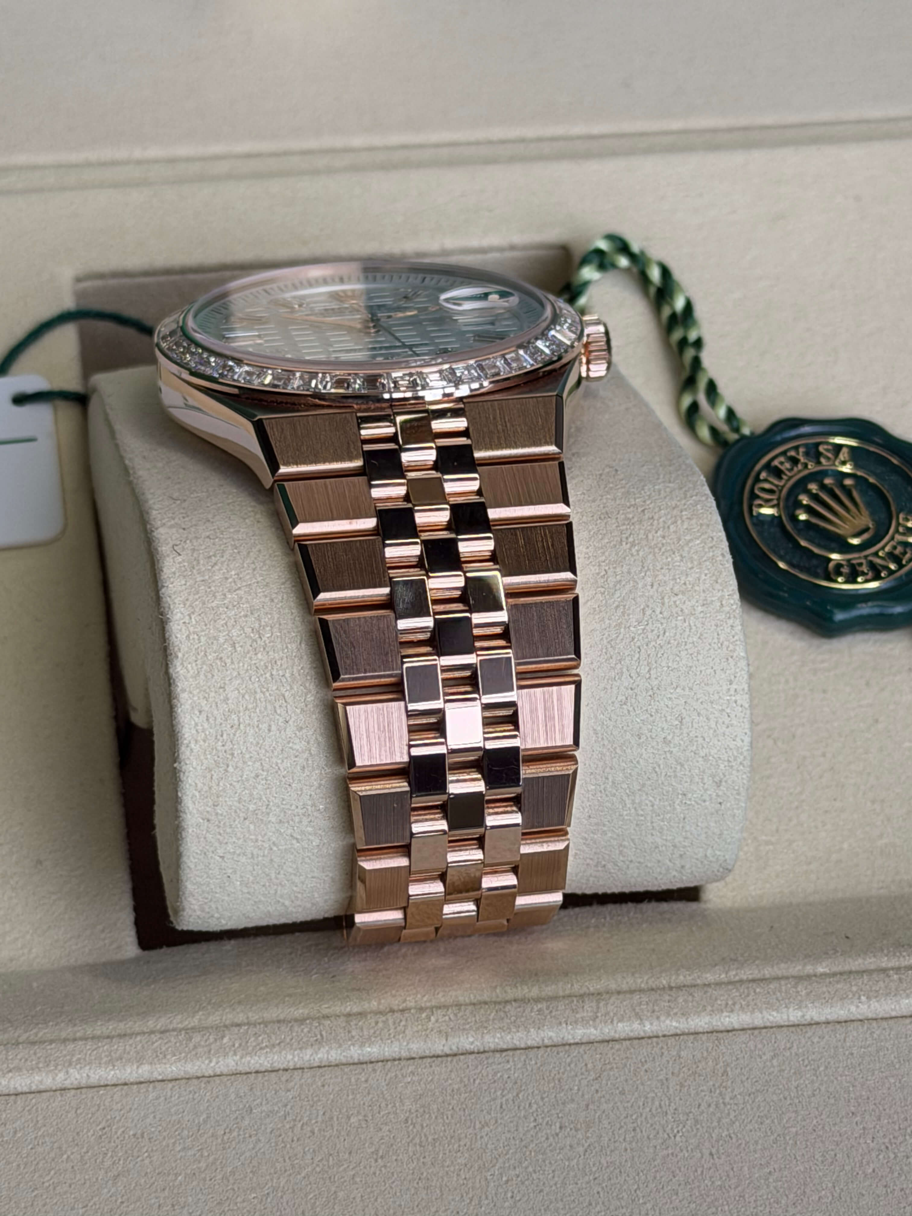 Watchrr - Authentic luxury watch