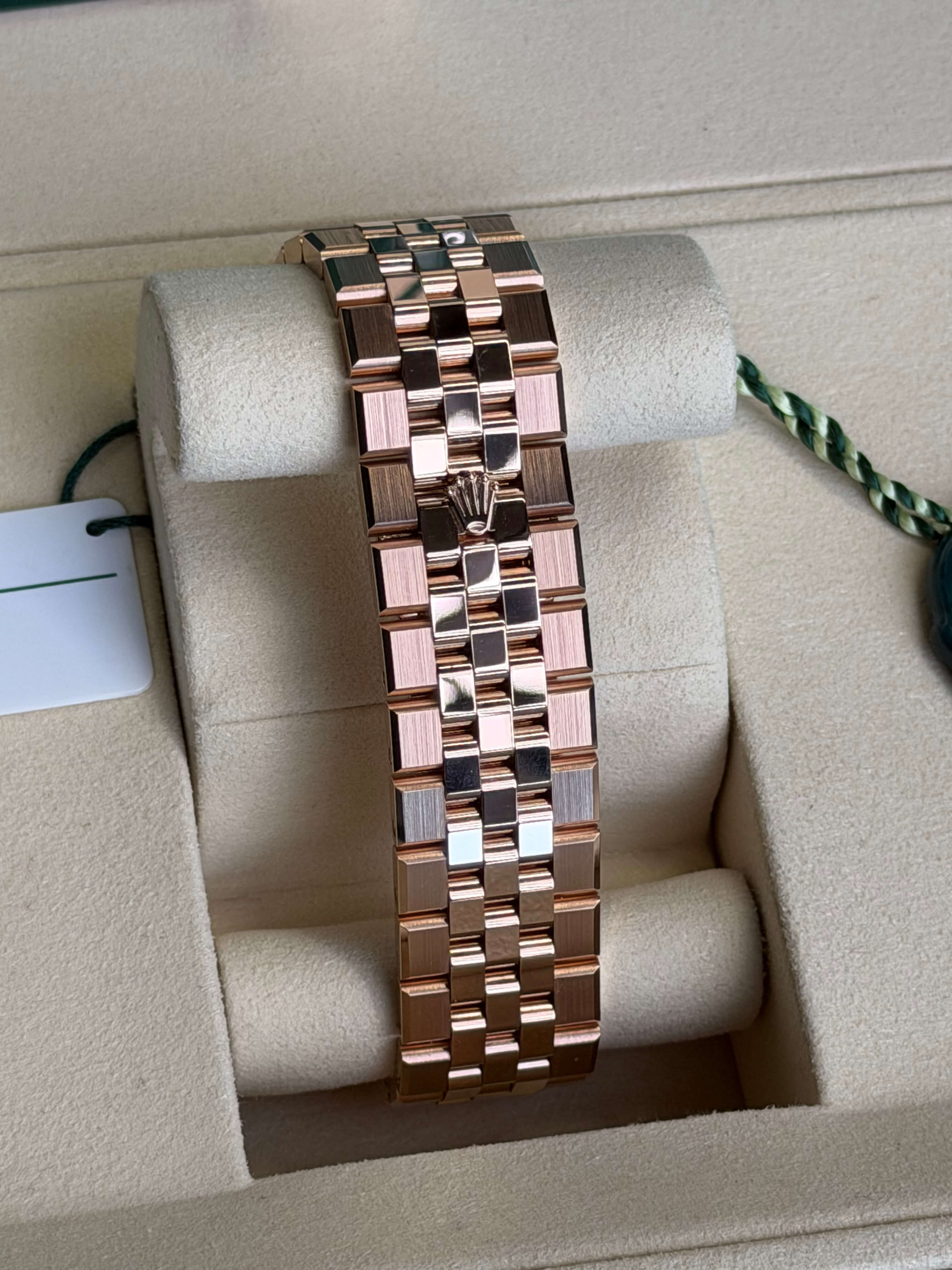 Watchrr - Authentic luxury watch