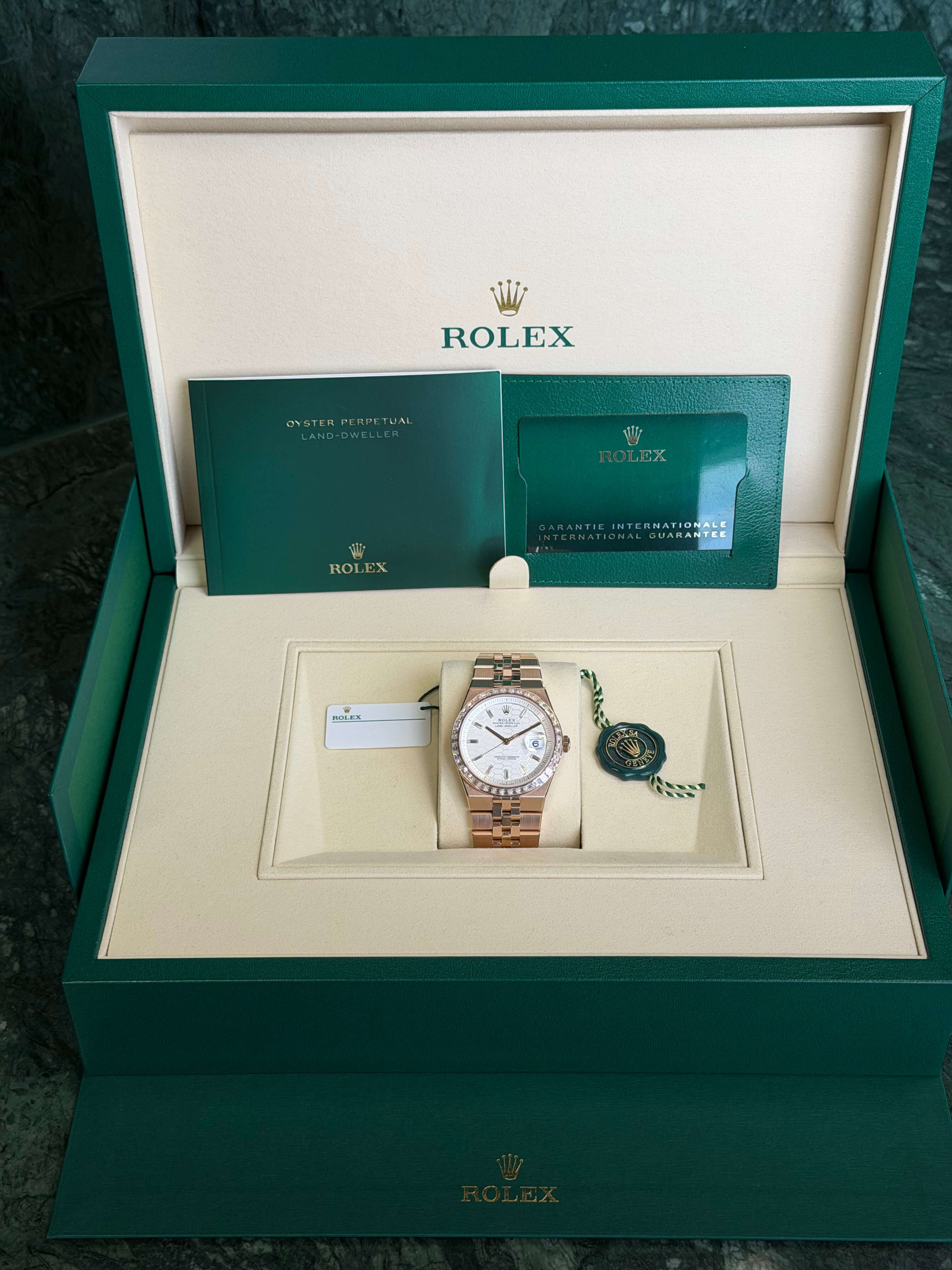 Watchrr - Authentic luxury watch