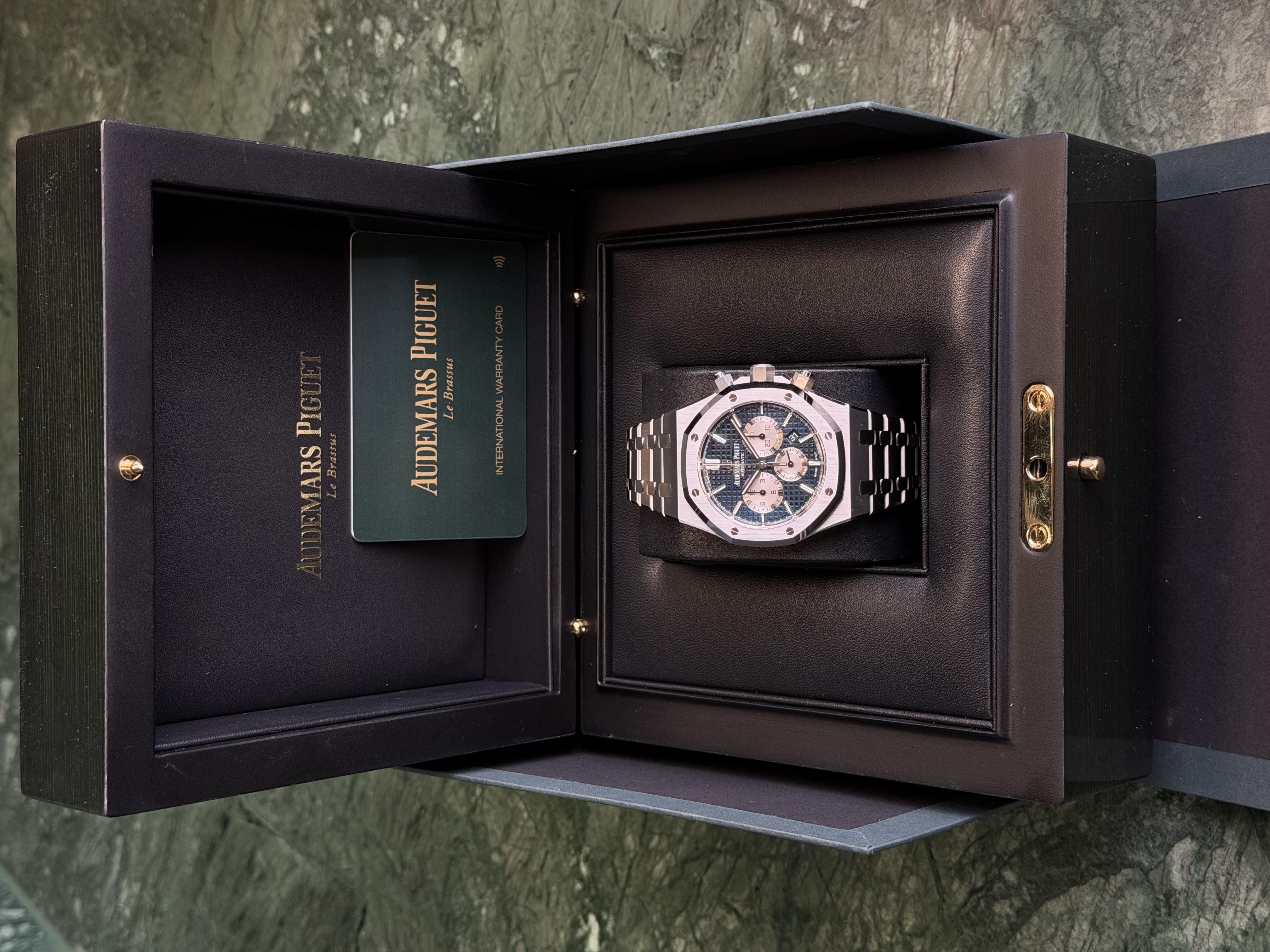 Watchrr - Authentic luxury watch