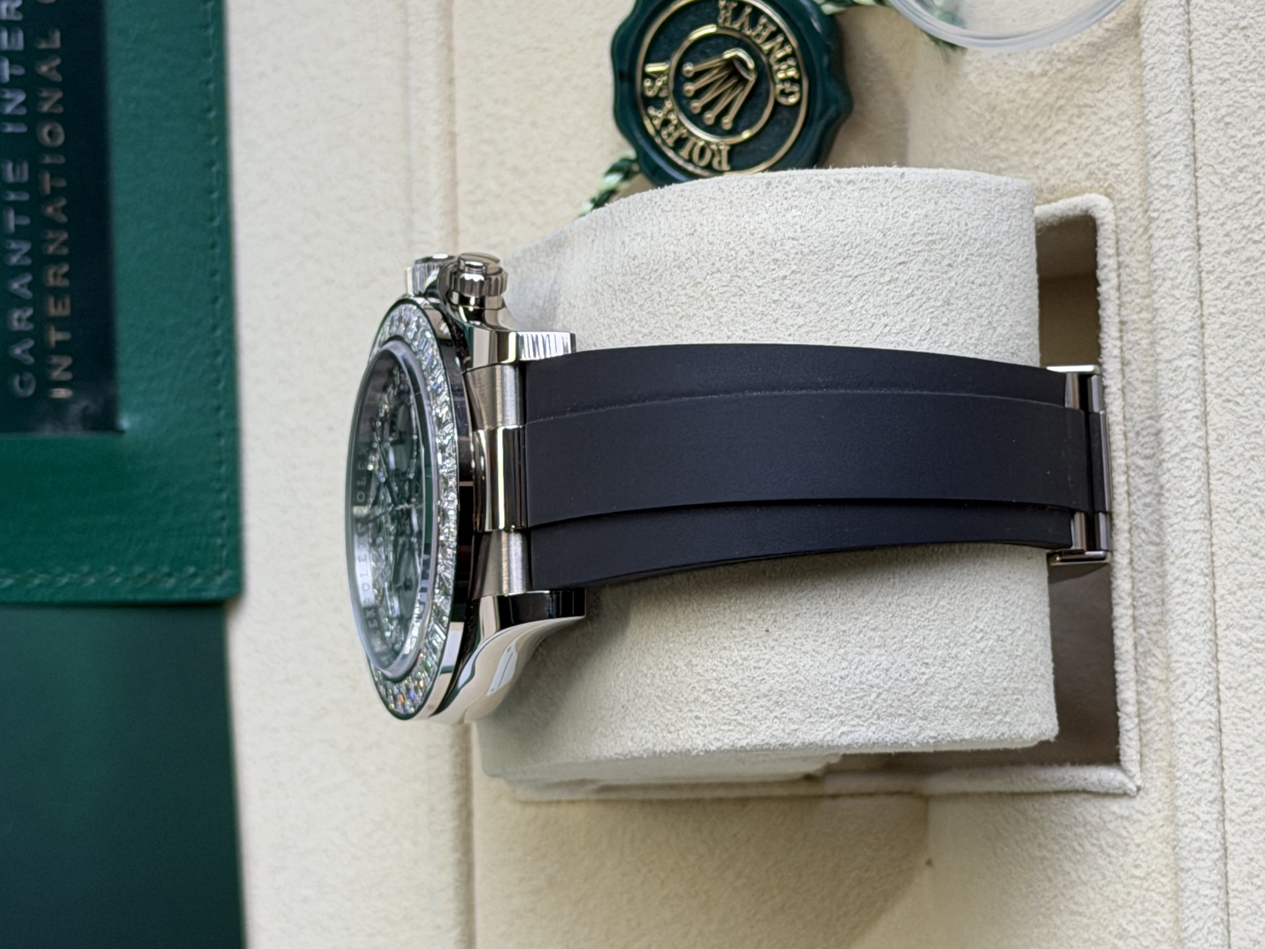 Watchrr - Authentic luxury watch