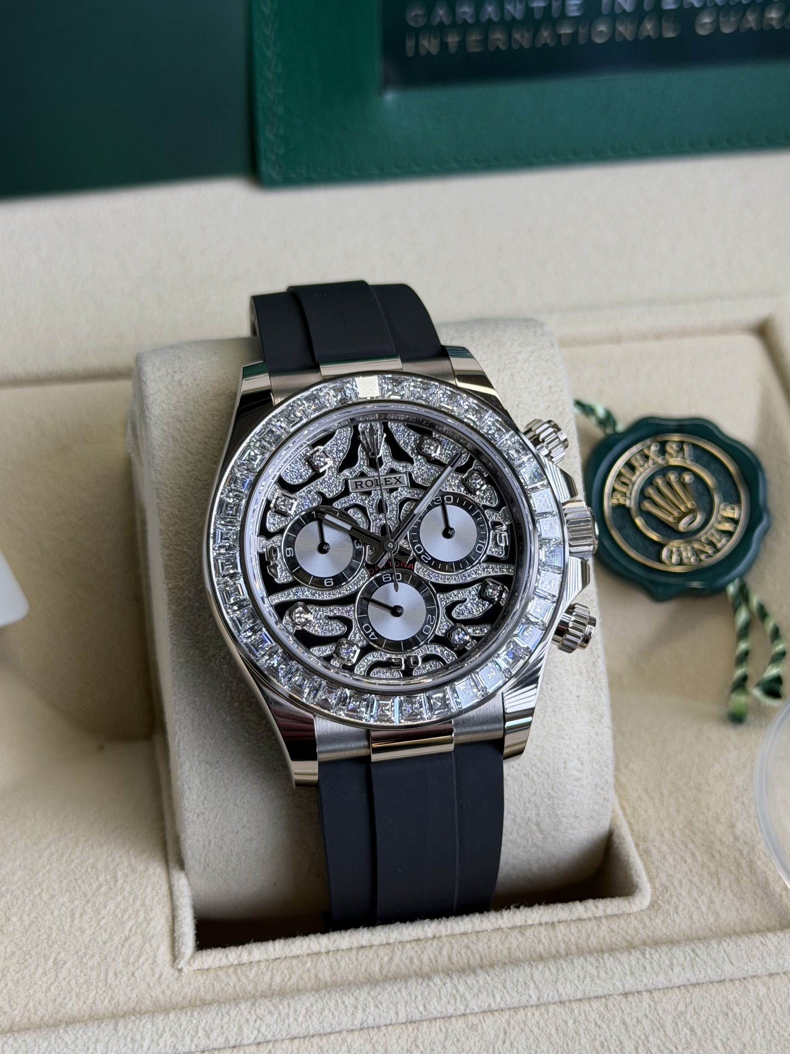 Watchrr - Authentic luxury watch