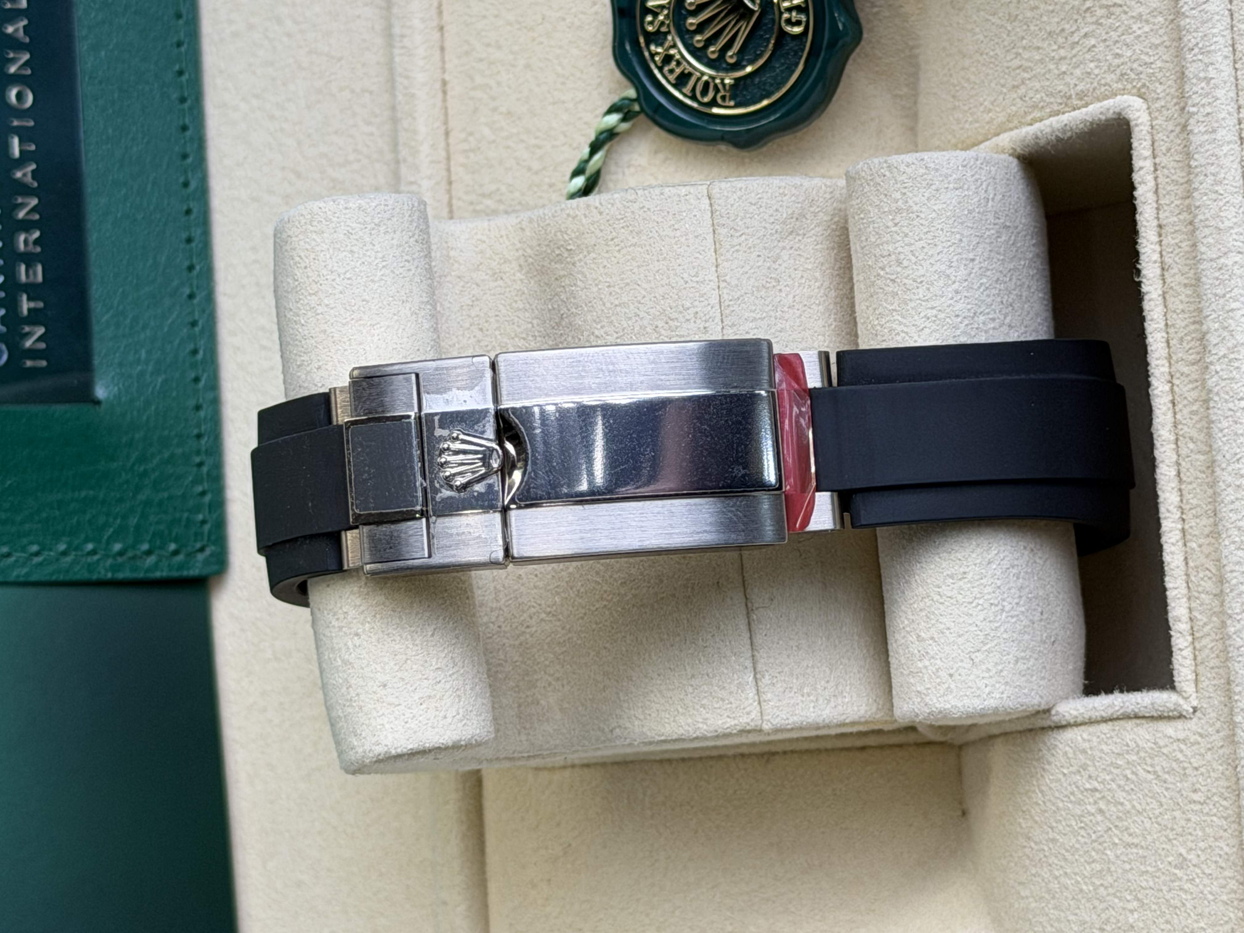 Watchrr - Authentic luxury watch