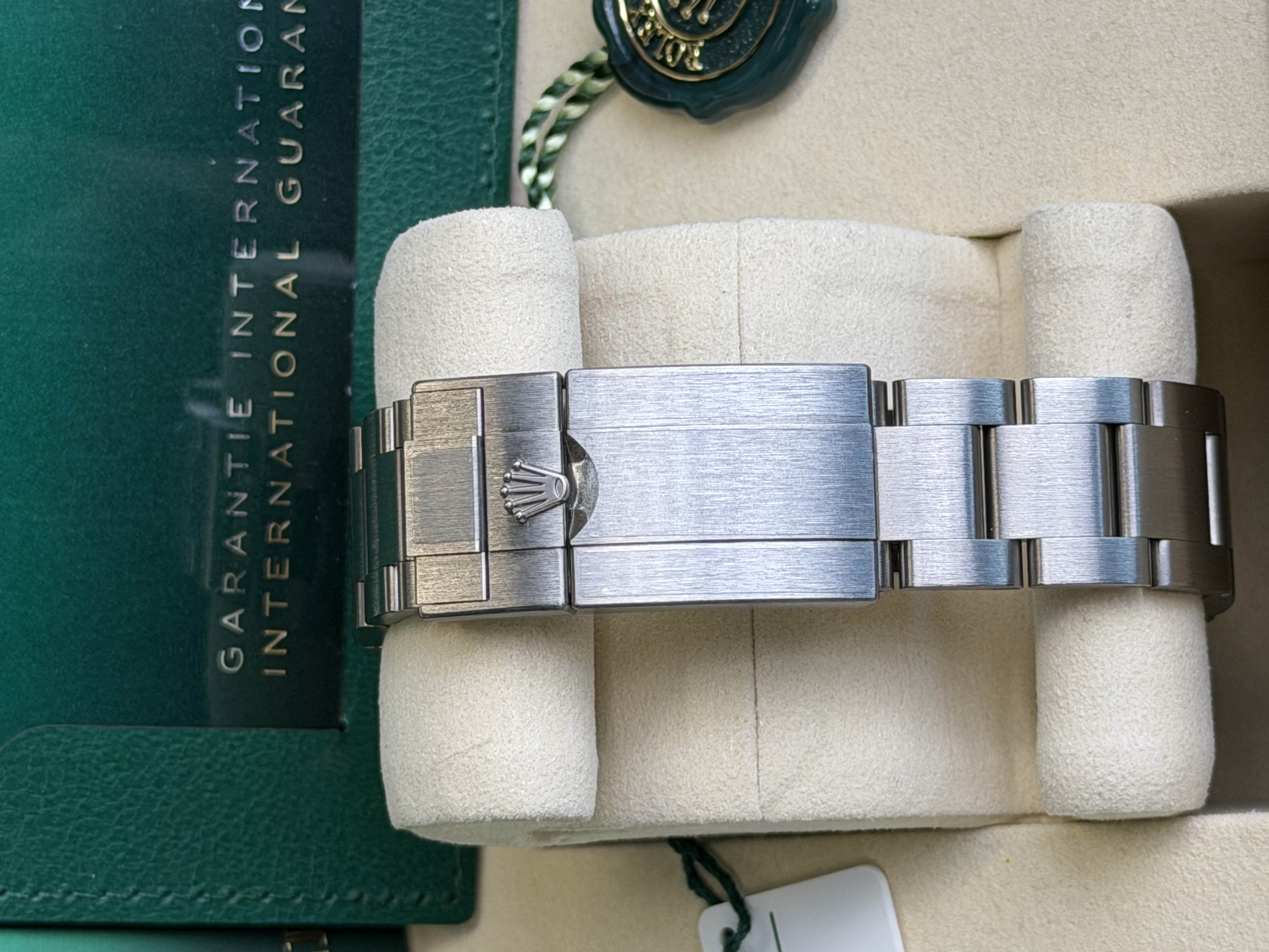 Watchrr - Authentic luxury watch
