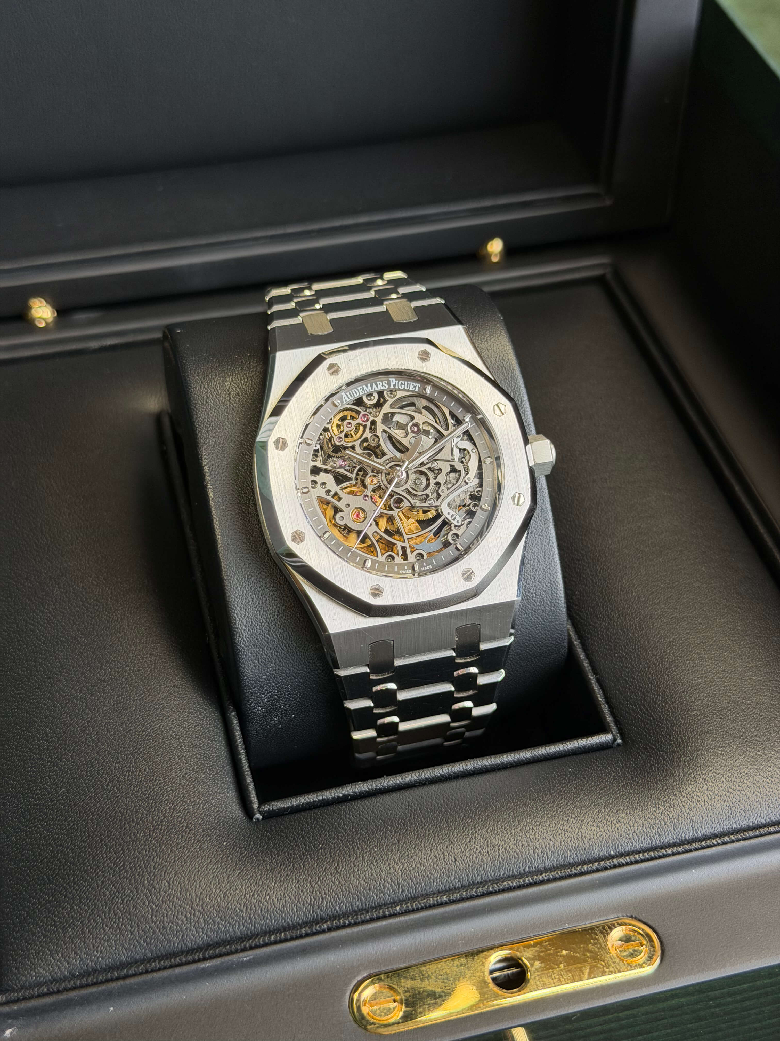 Watchrr - Authentic luxury watch