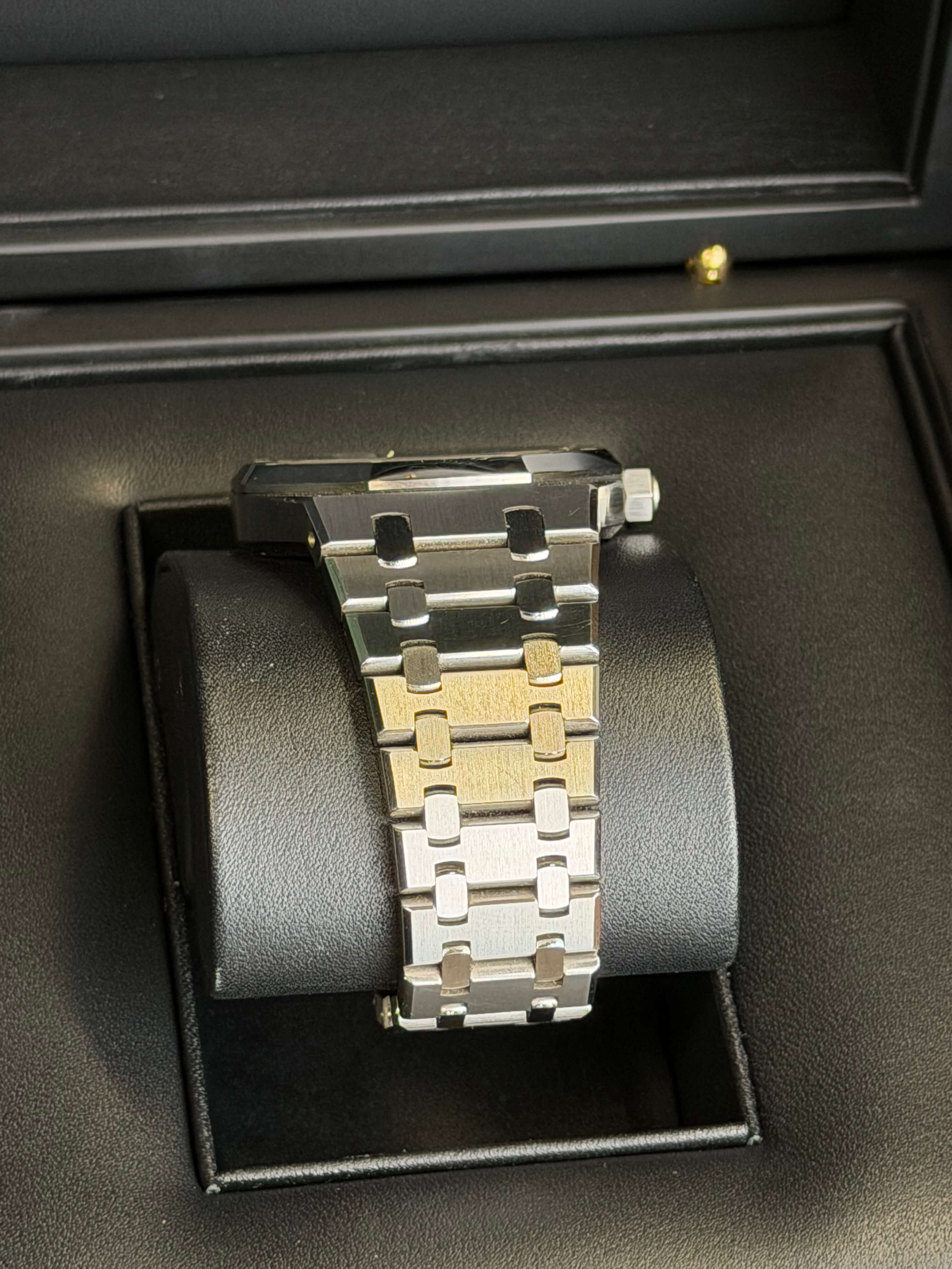 Watchrr - Authentic luxury watch