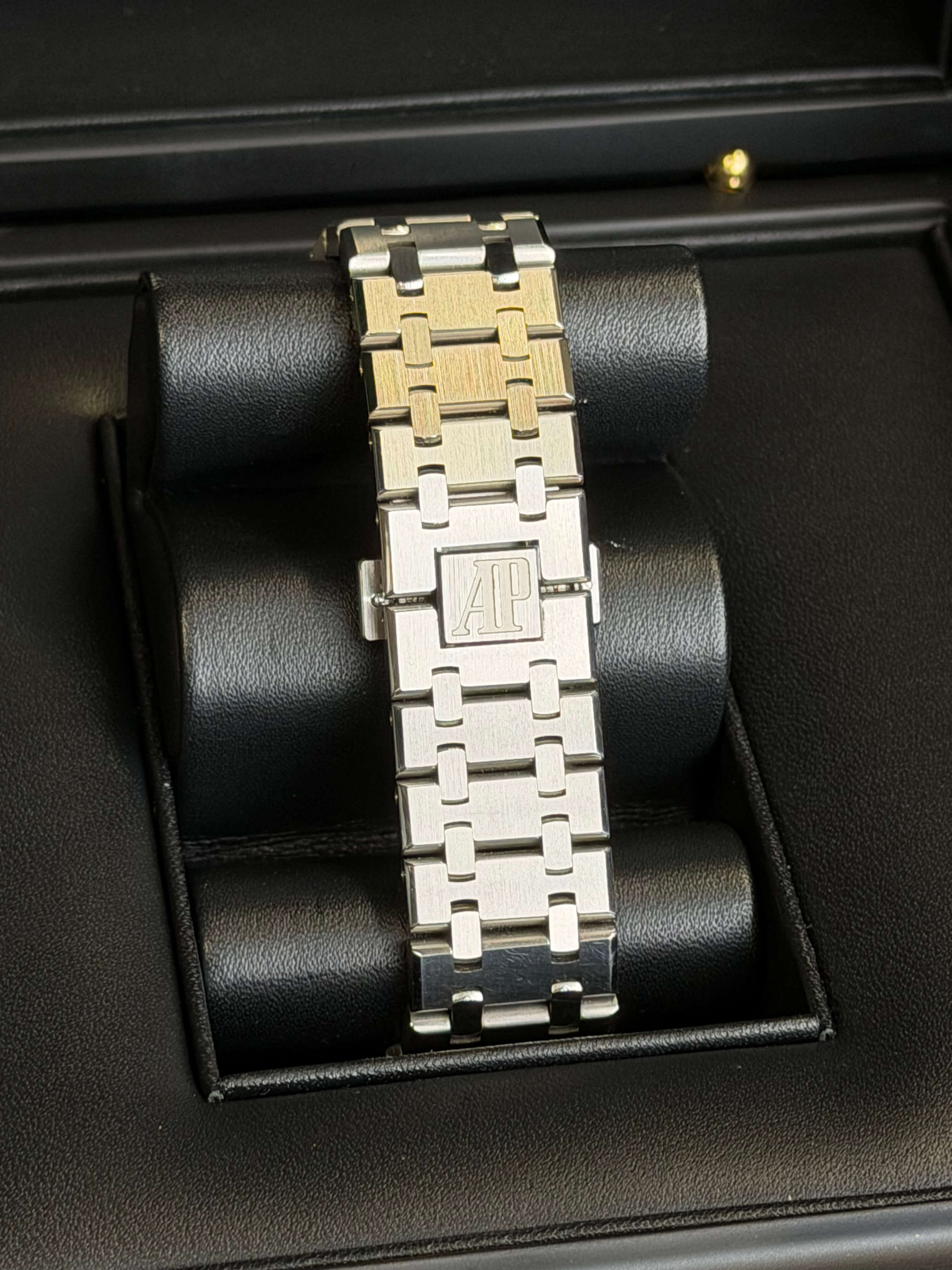 Watchrr - Authentic luxury watch