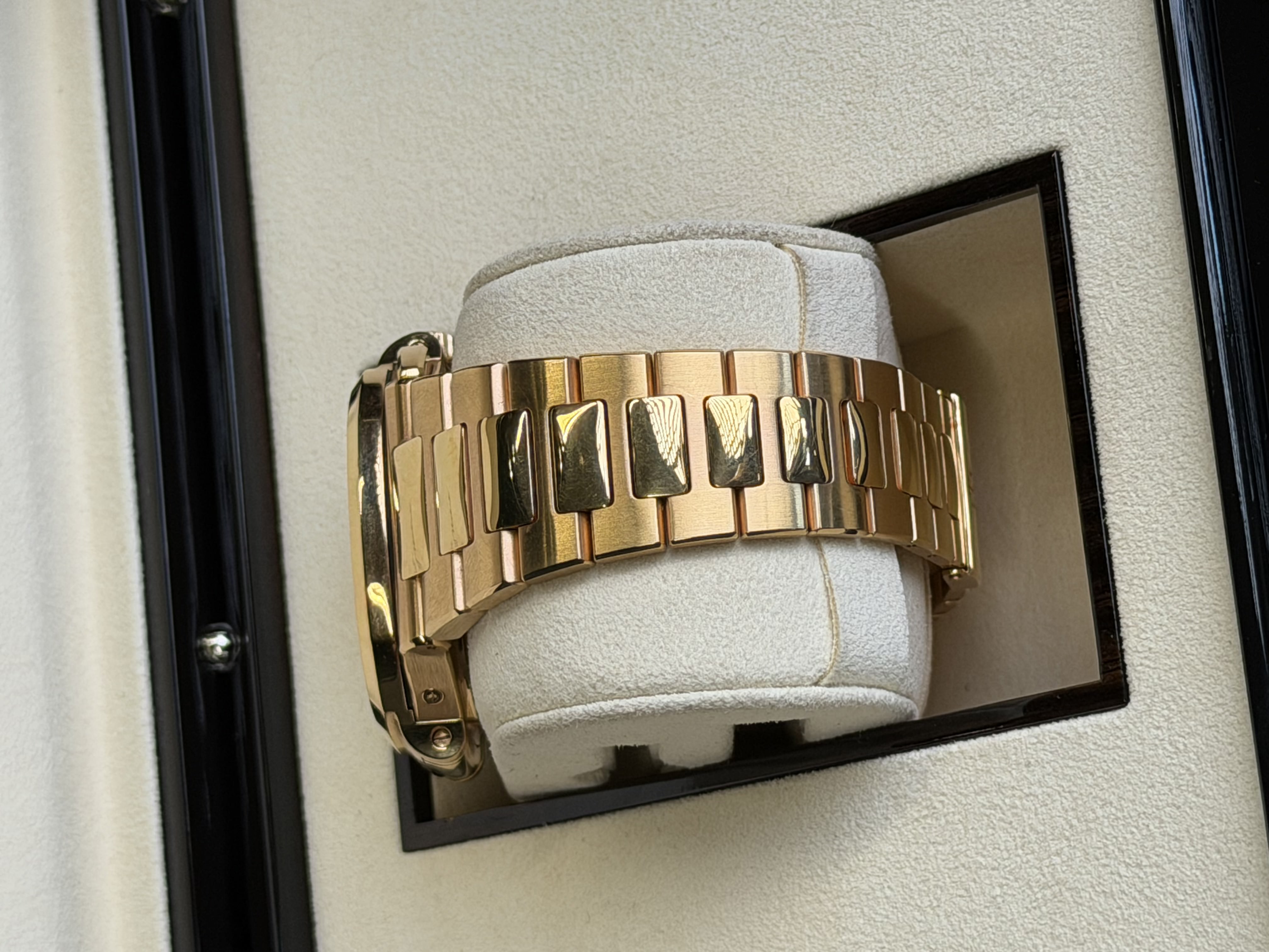 Watchrr - Authentic luxury watch