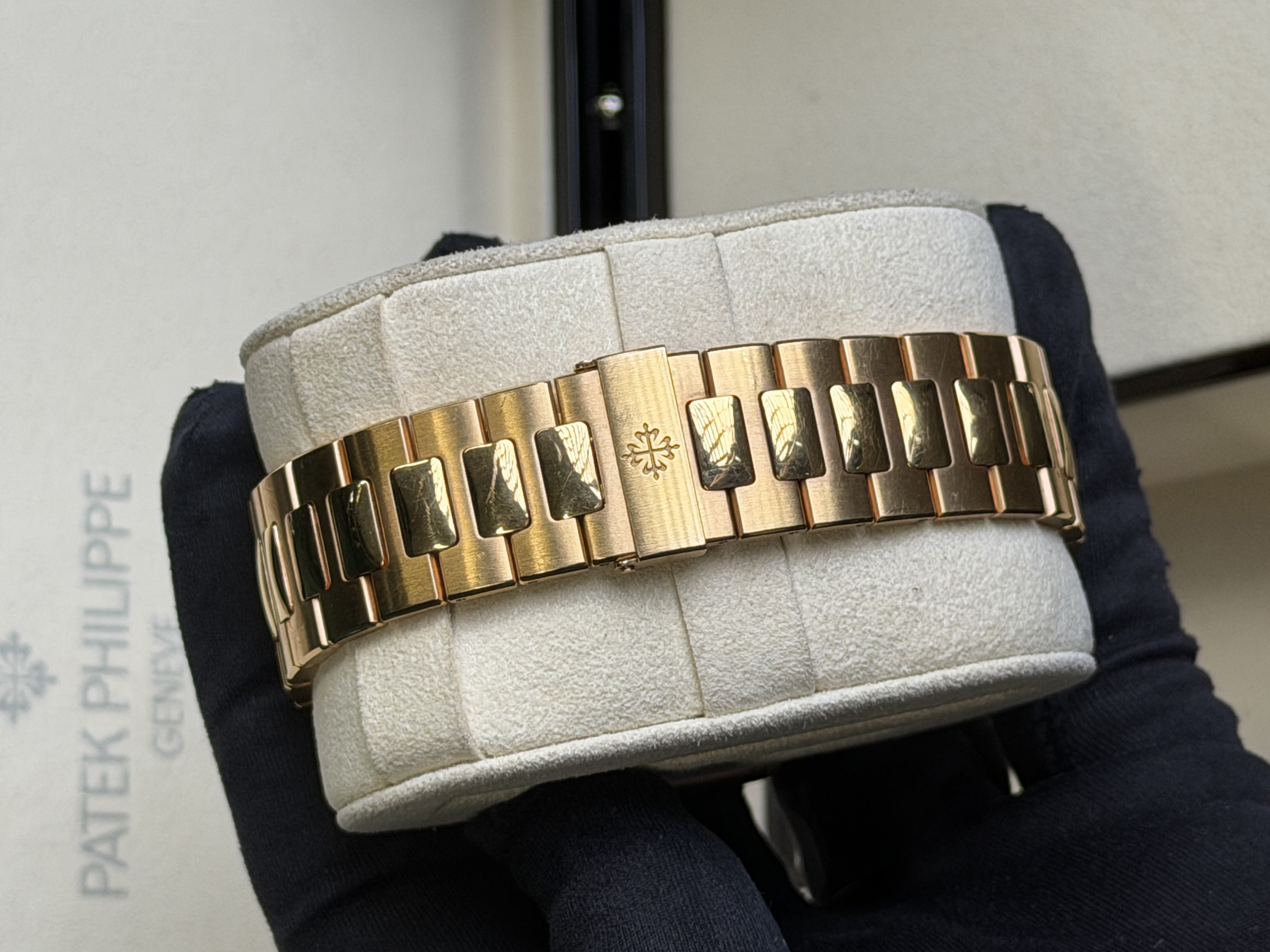 Watchrr - Authentic luxury watch