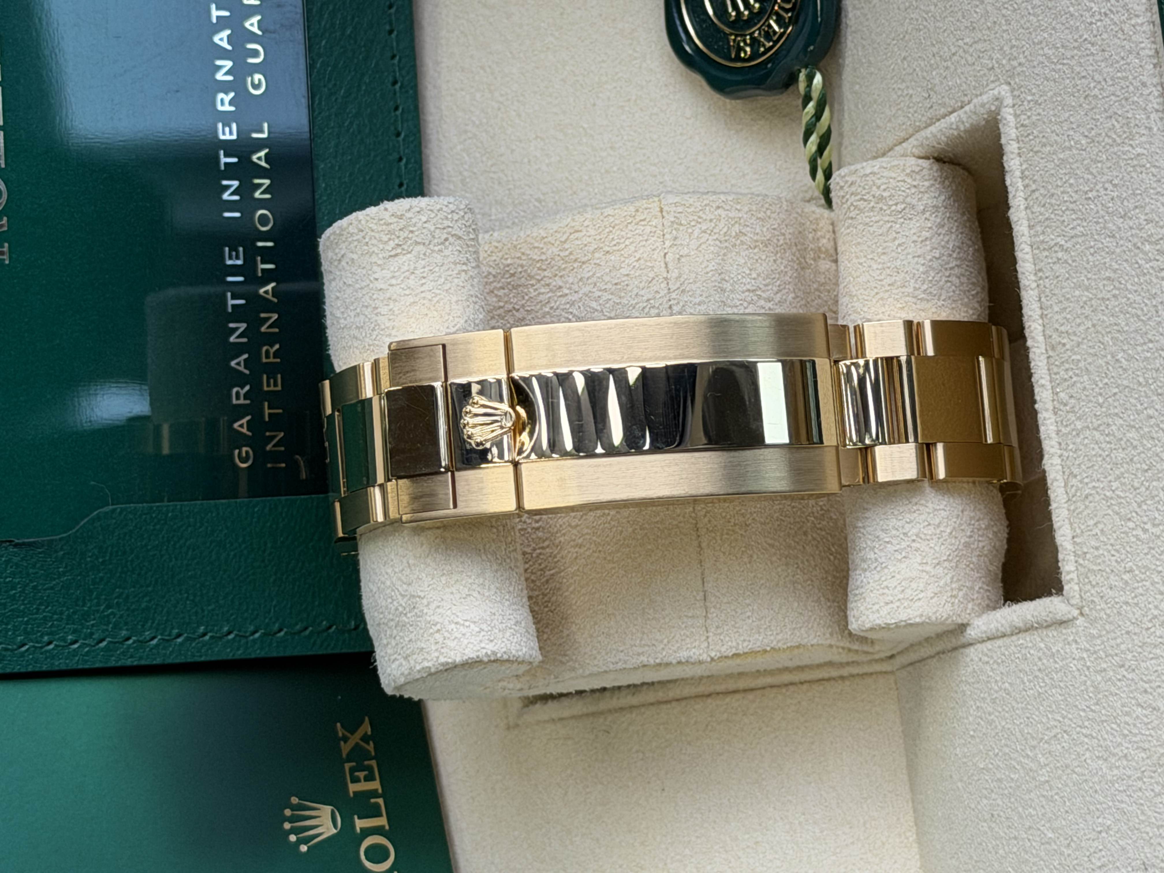 Watchrr - Authentic luxury watch