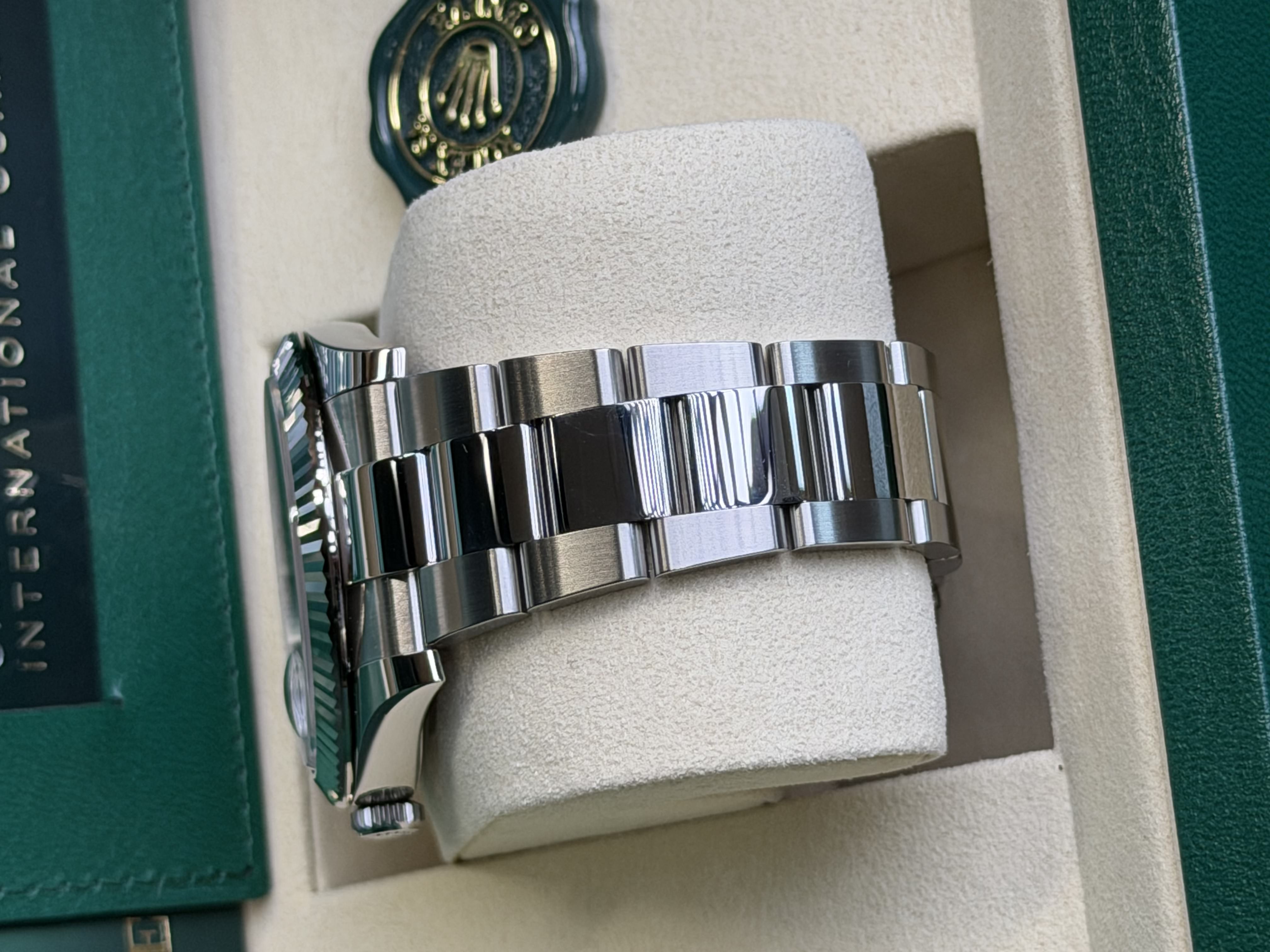 Watchrr - Authentic luxury watch