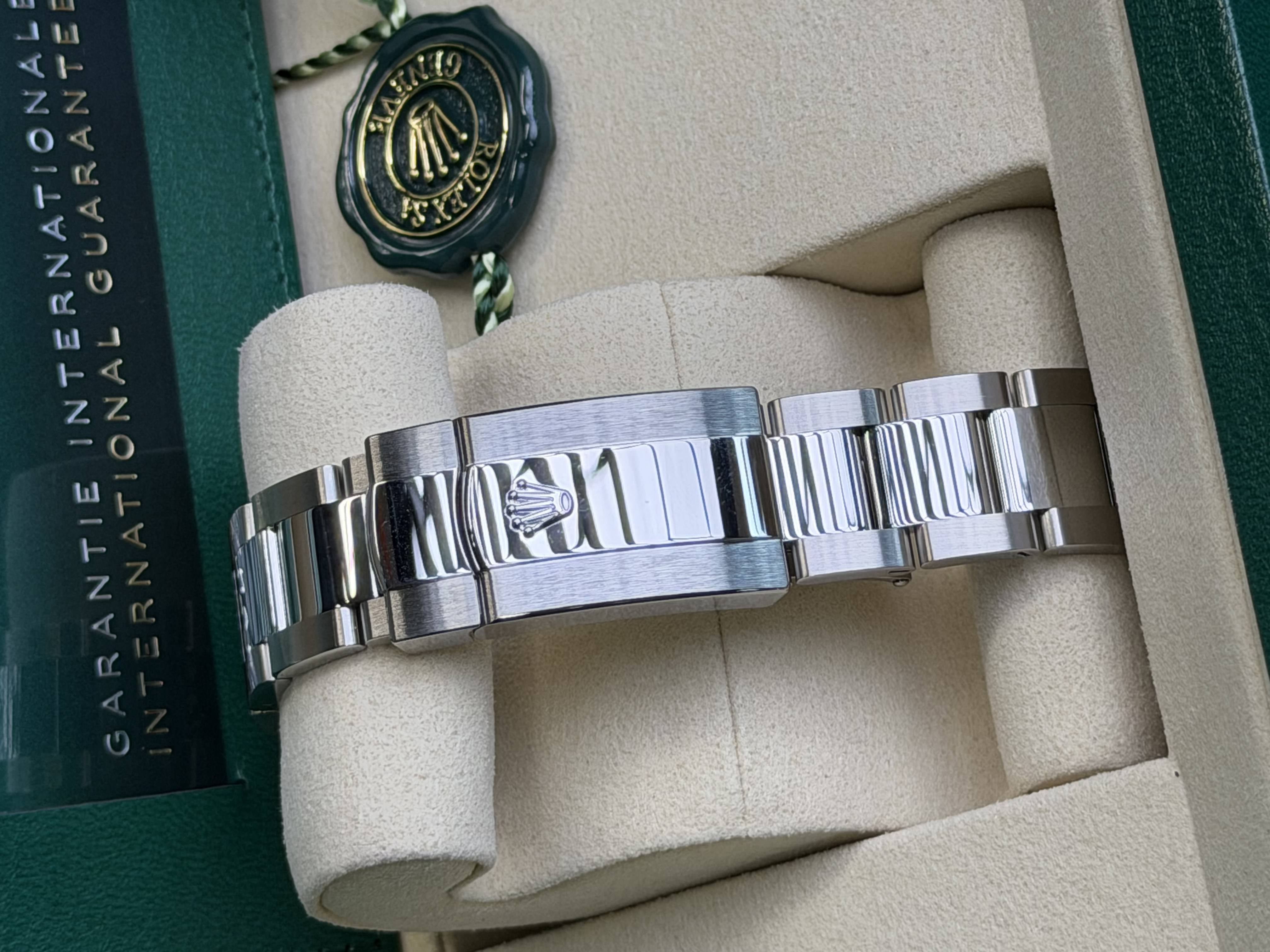 Watchrr - Authentic luxury watch