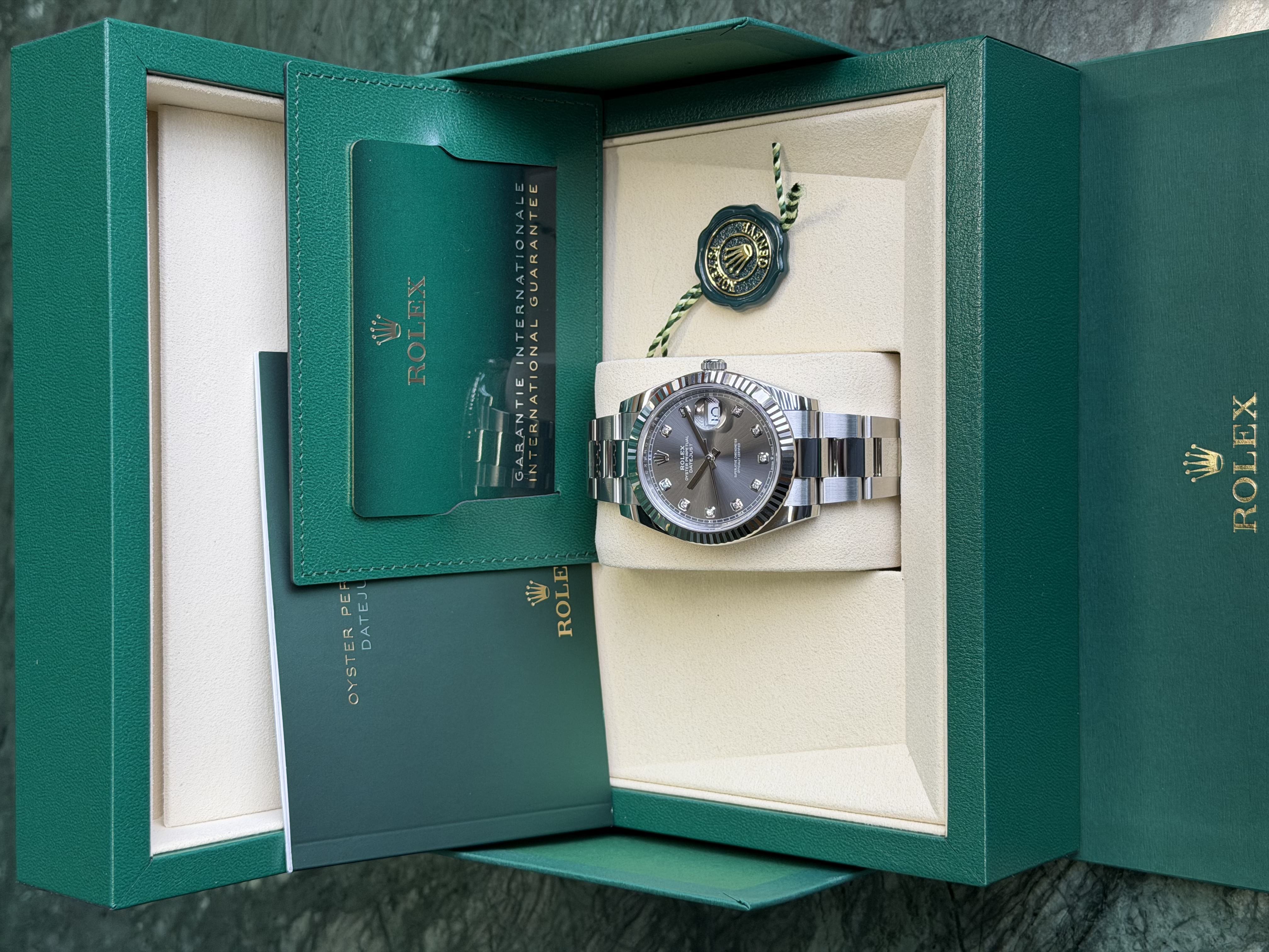 Watchrr - Authentic luxury watch