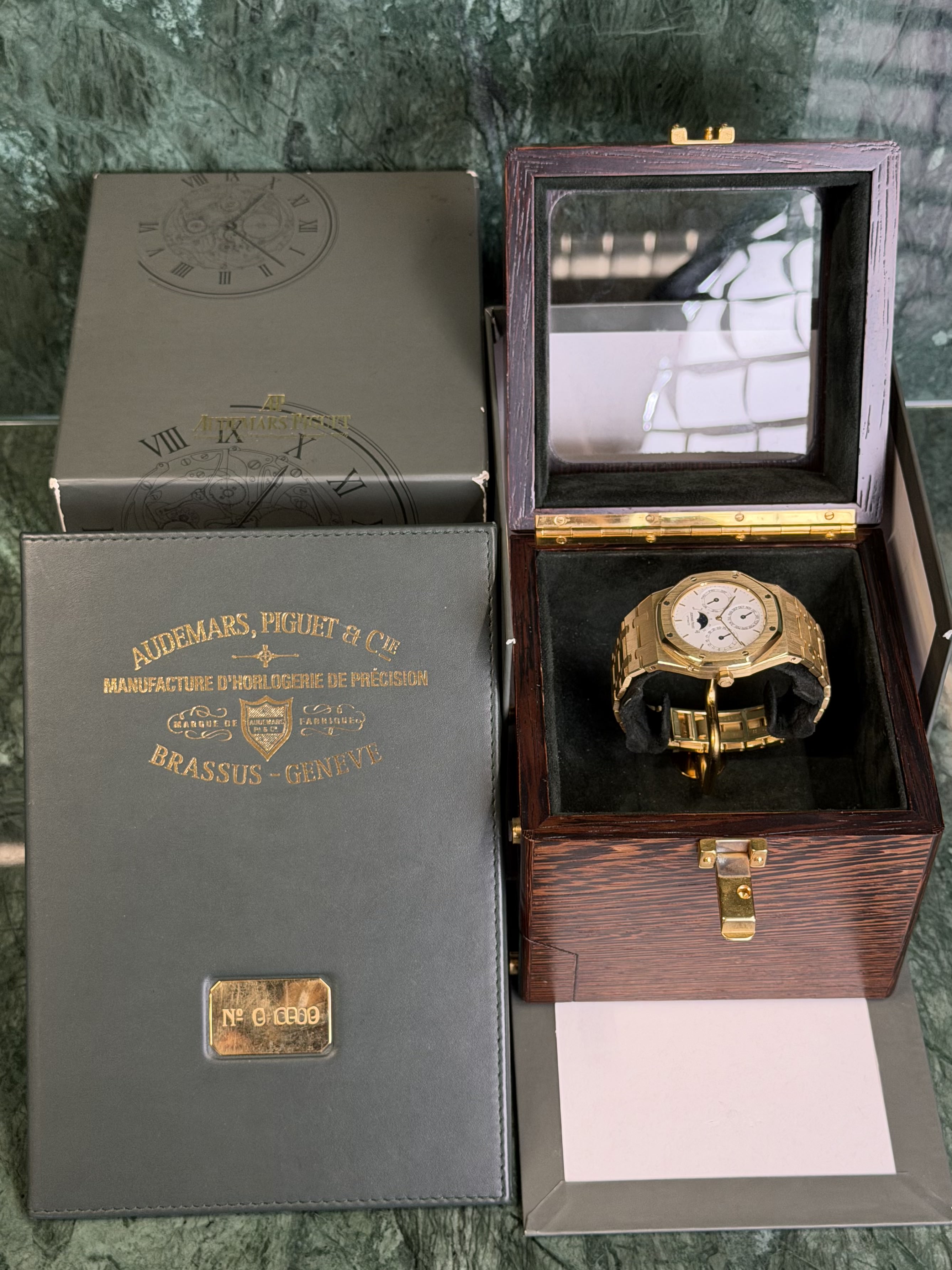 Watchrr - Authentic luxury watch