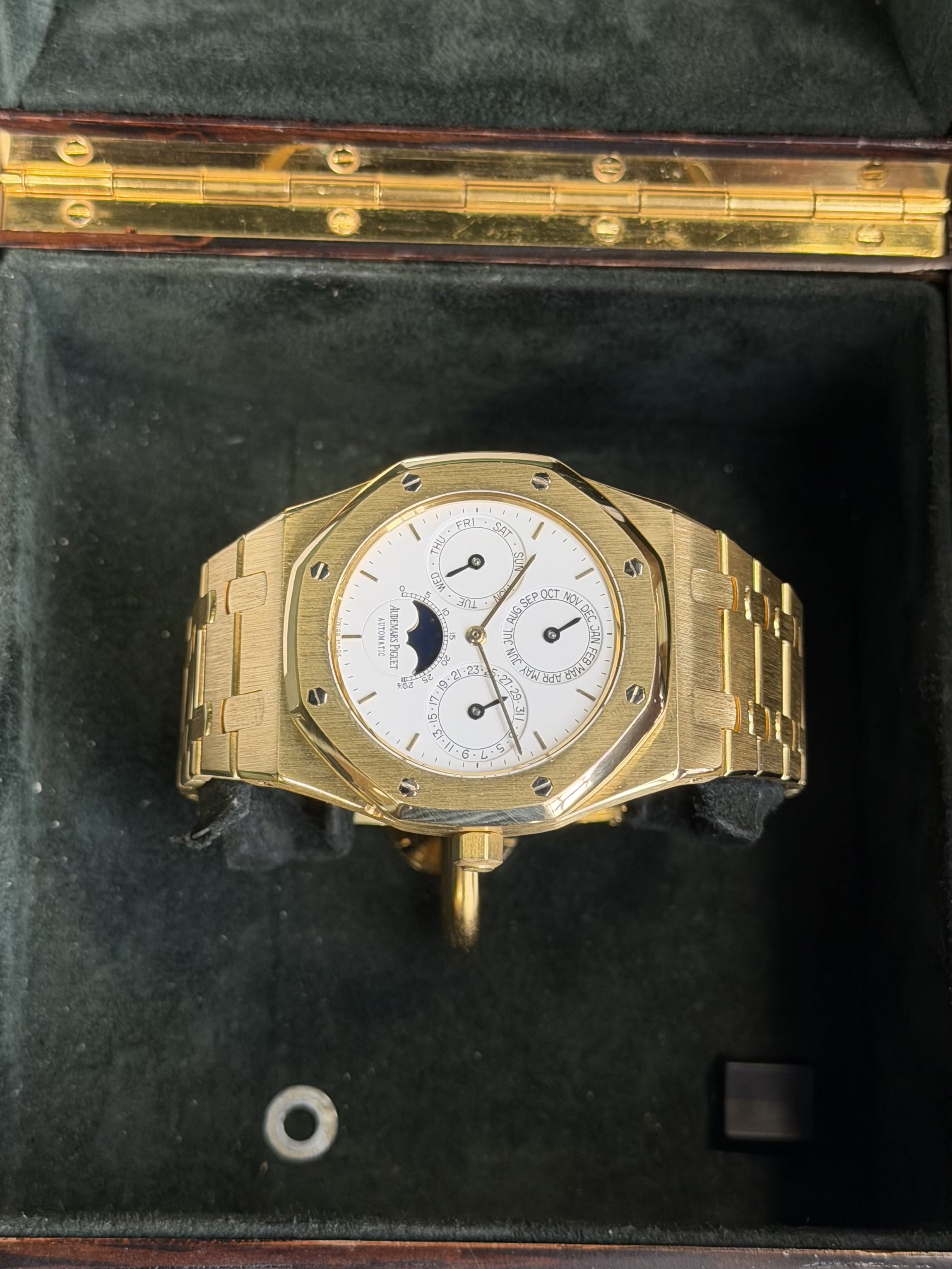 Watchrr - Authentic luxury watch