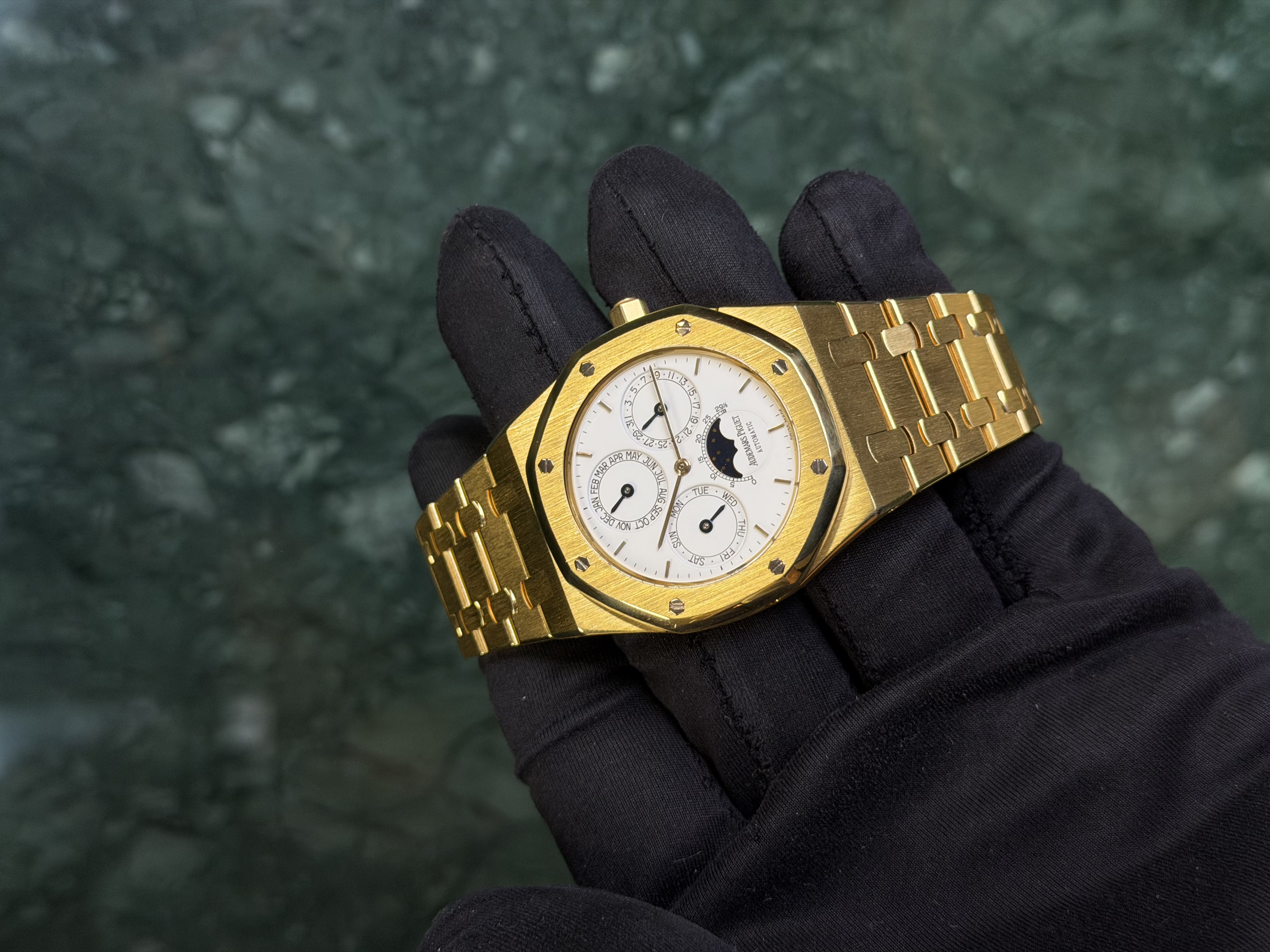 Watchrr - Authentic luxury watch