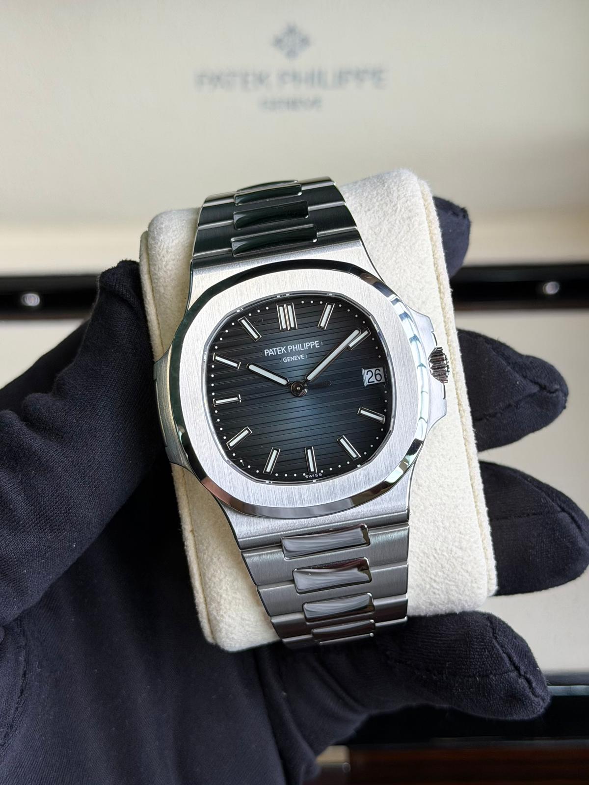 Patek Philippe Nautilus 5711/1A-010 2020 New 330 Caliber Mint Condition Full Set