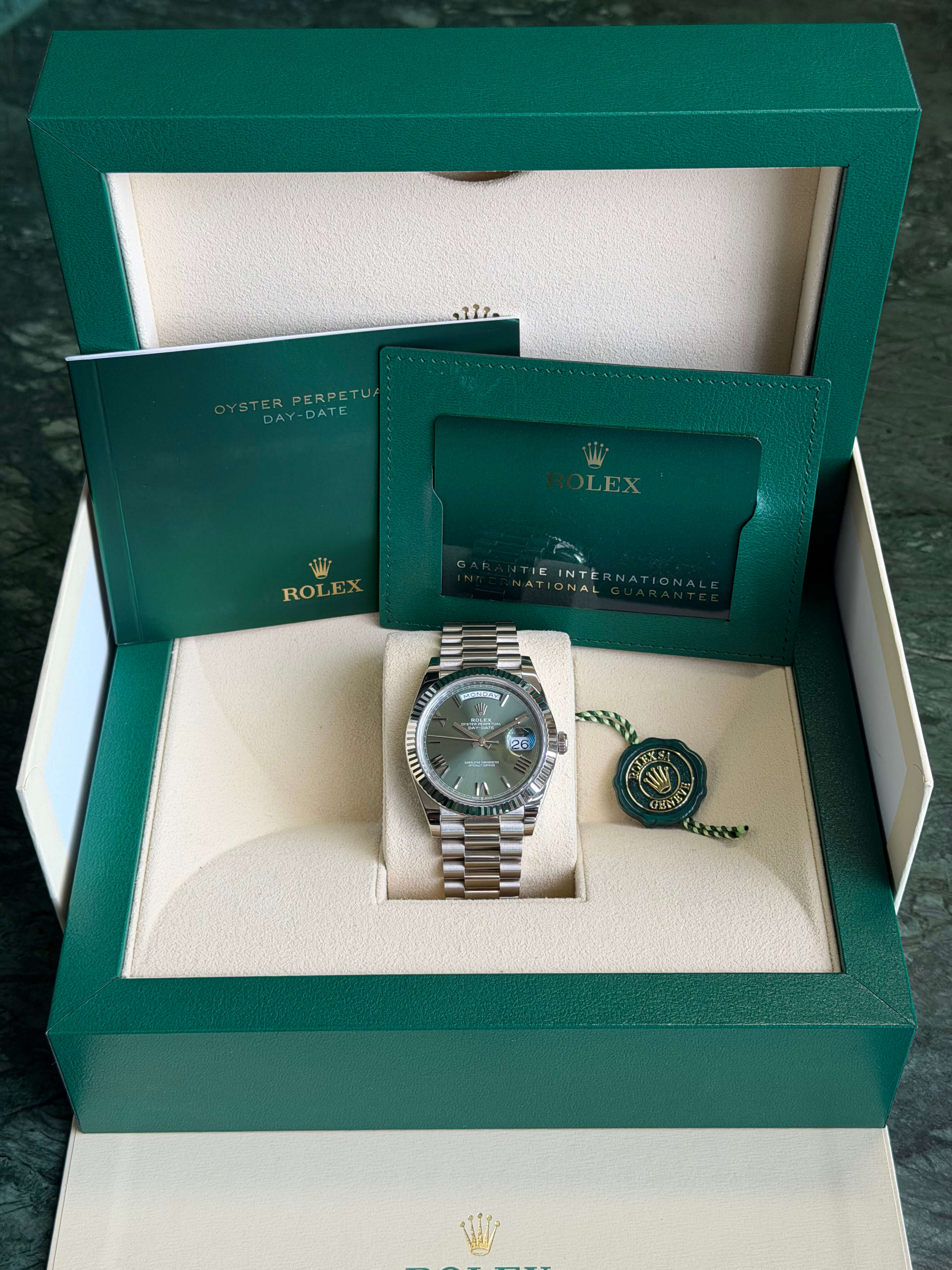 Watchrr - Authentic luxury watch