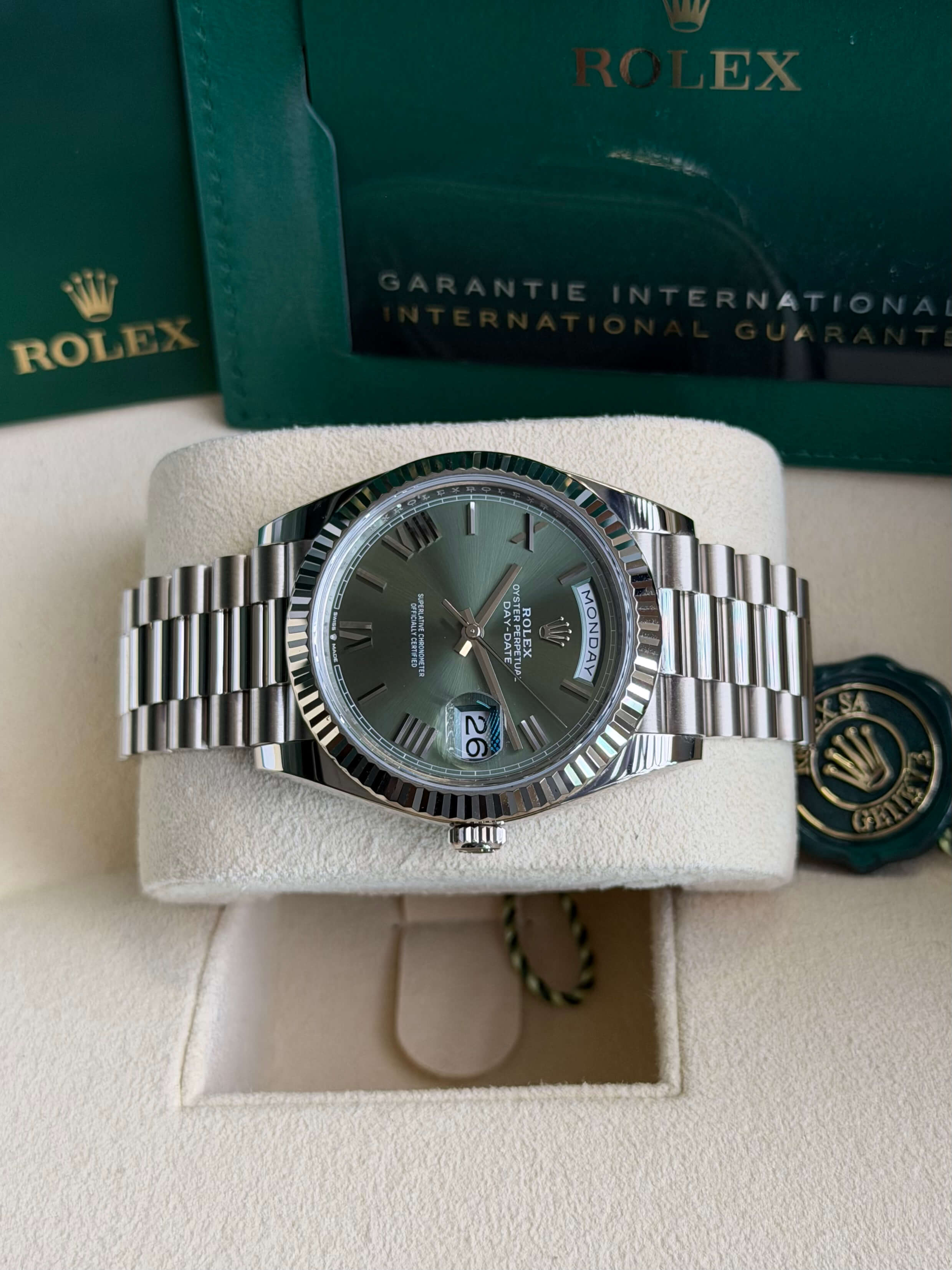 Watchrr - Authentic luxury watch