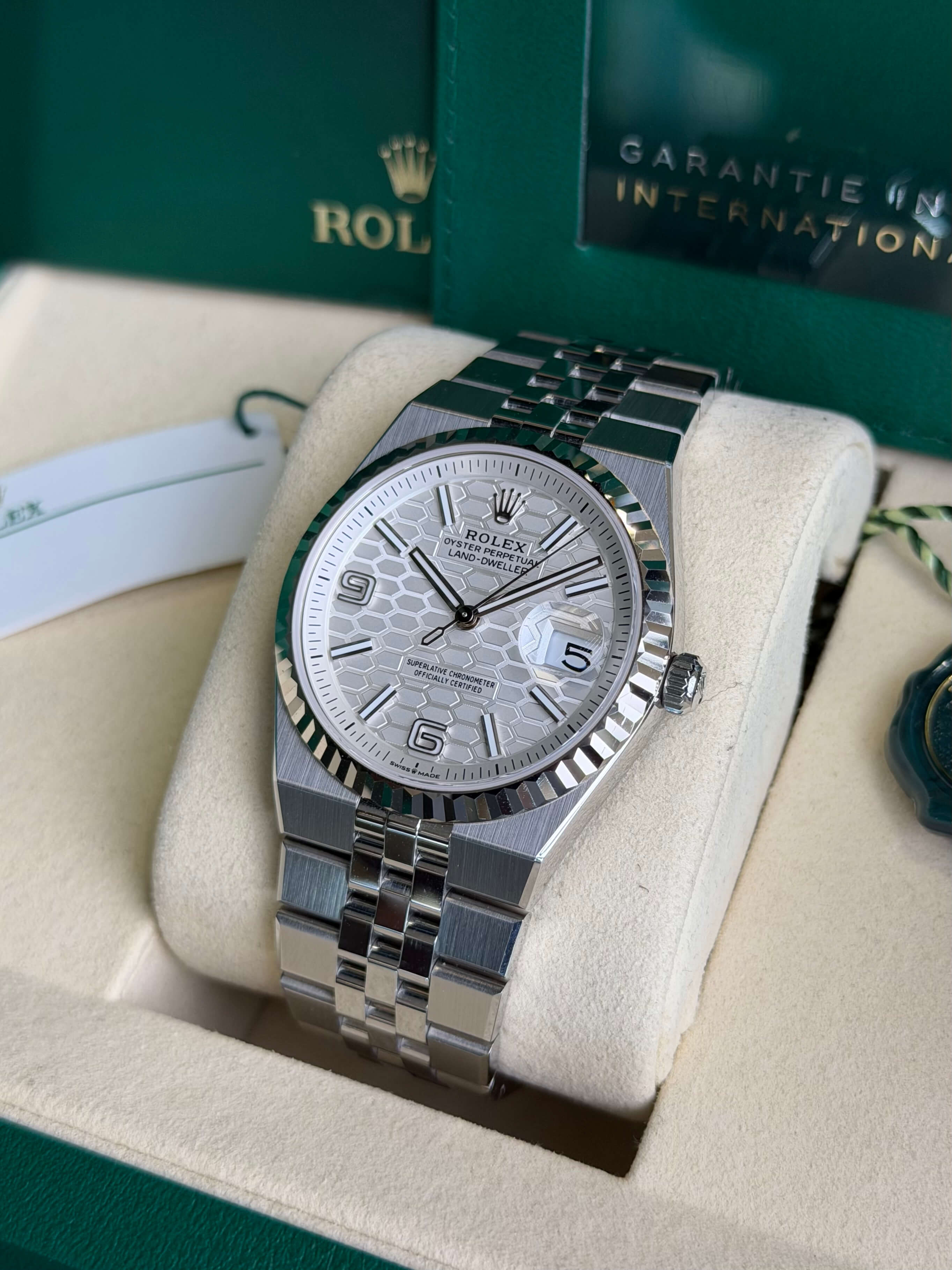 Watchrr - Authentic luxury watch