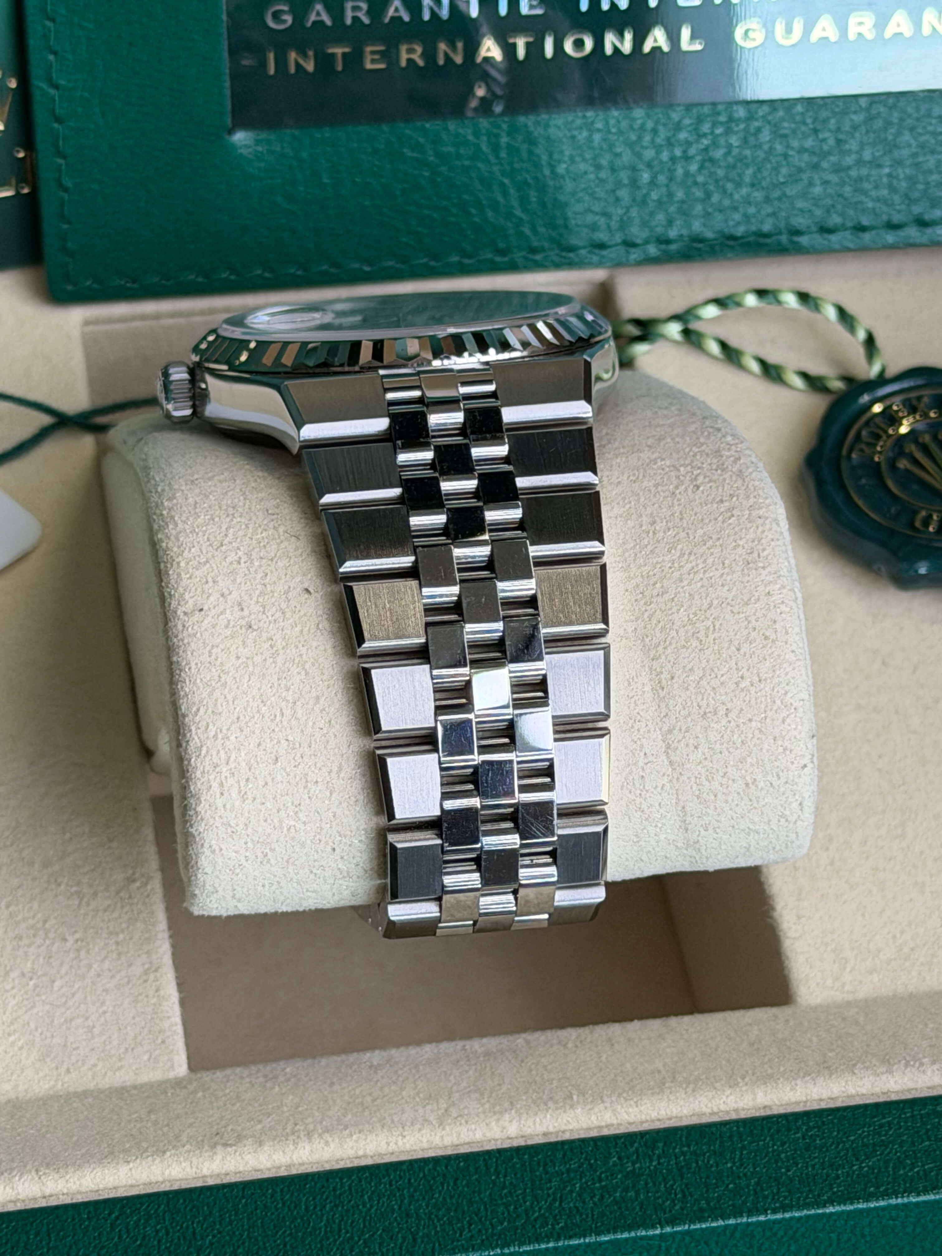 Watchrr - Authentic luxury watch