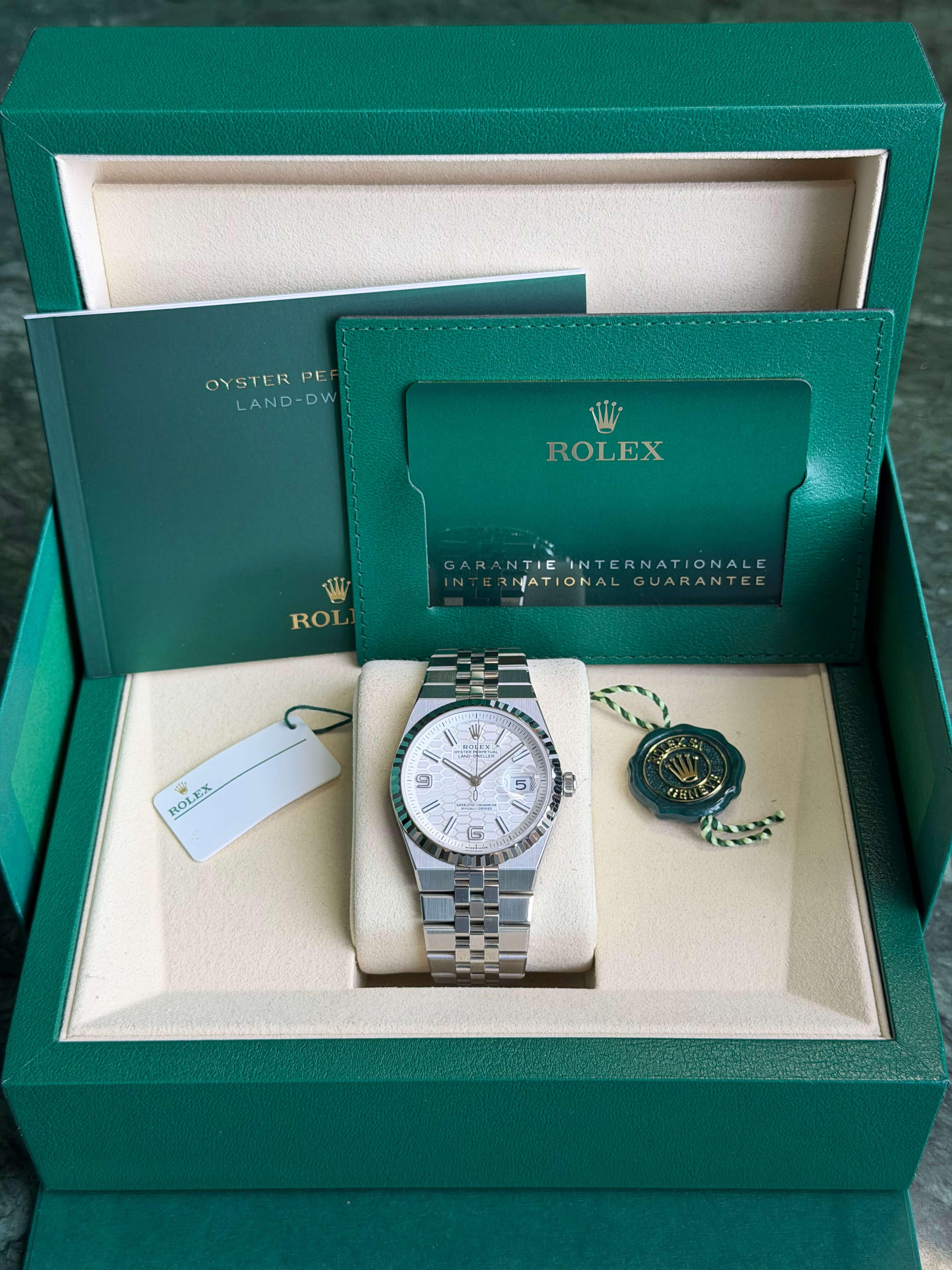 Watchrr - Authentic luxury watch