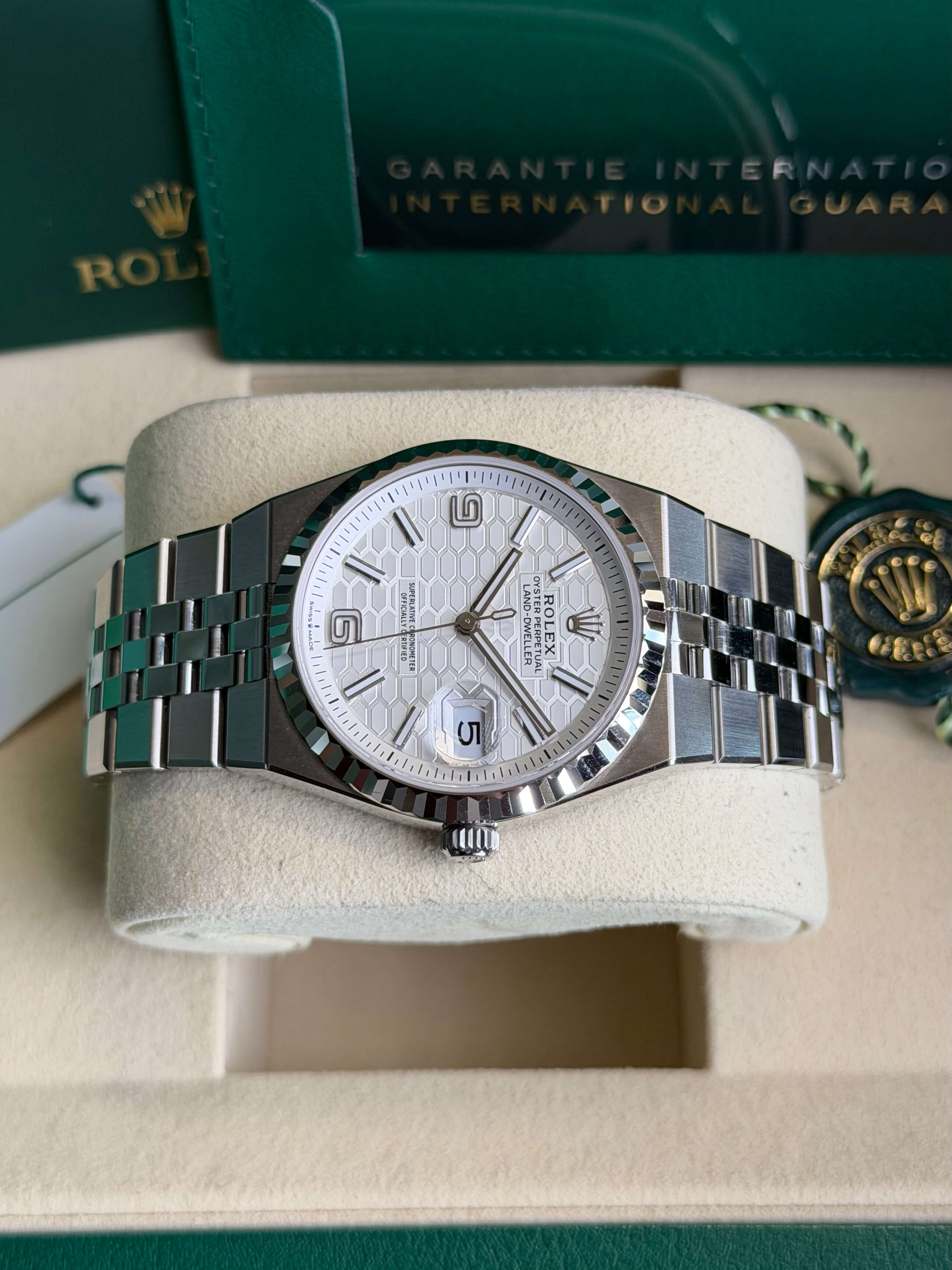 Watchrr - Authentic luxury watch