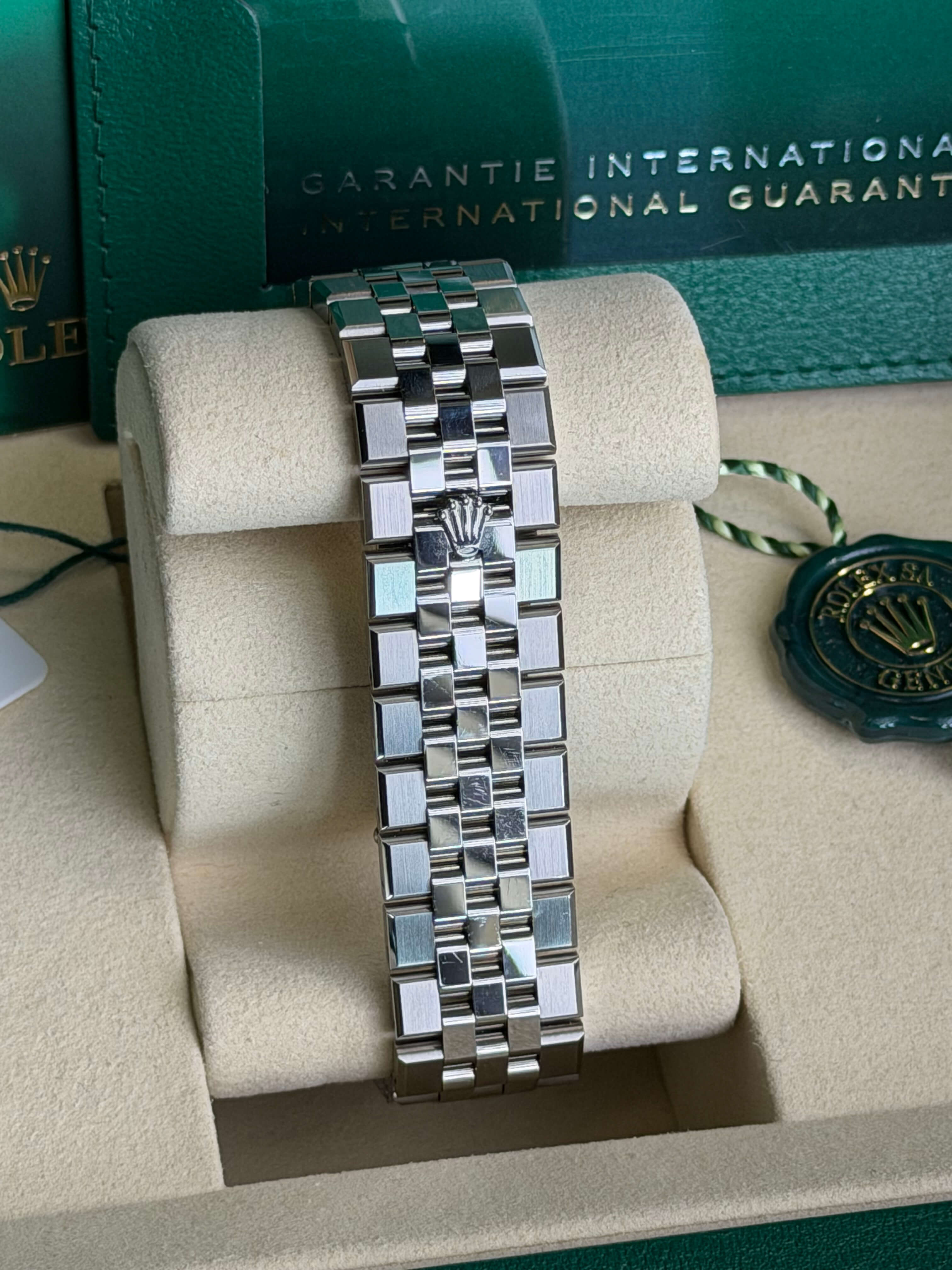 Watchrr - Authentic luxury watch