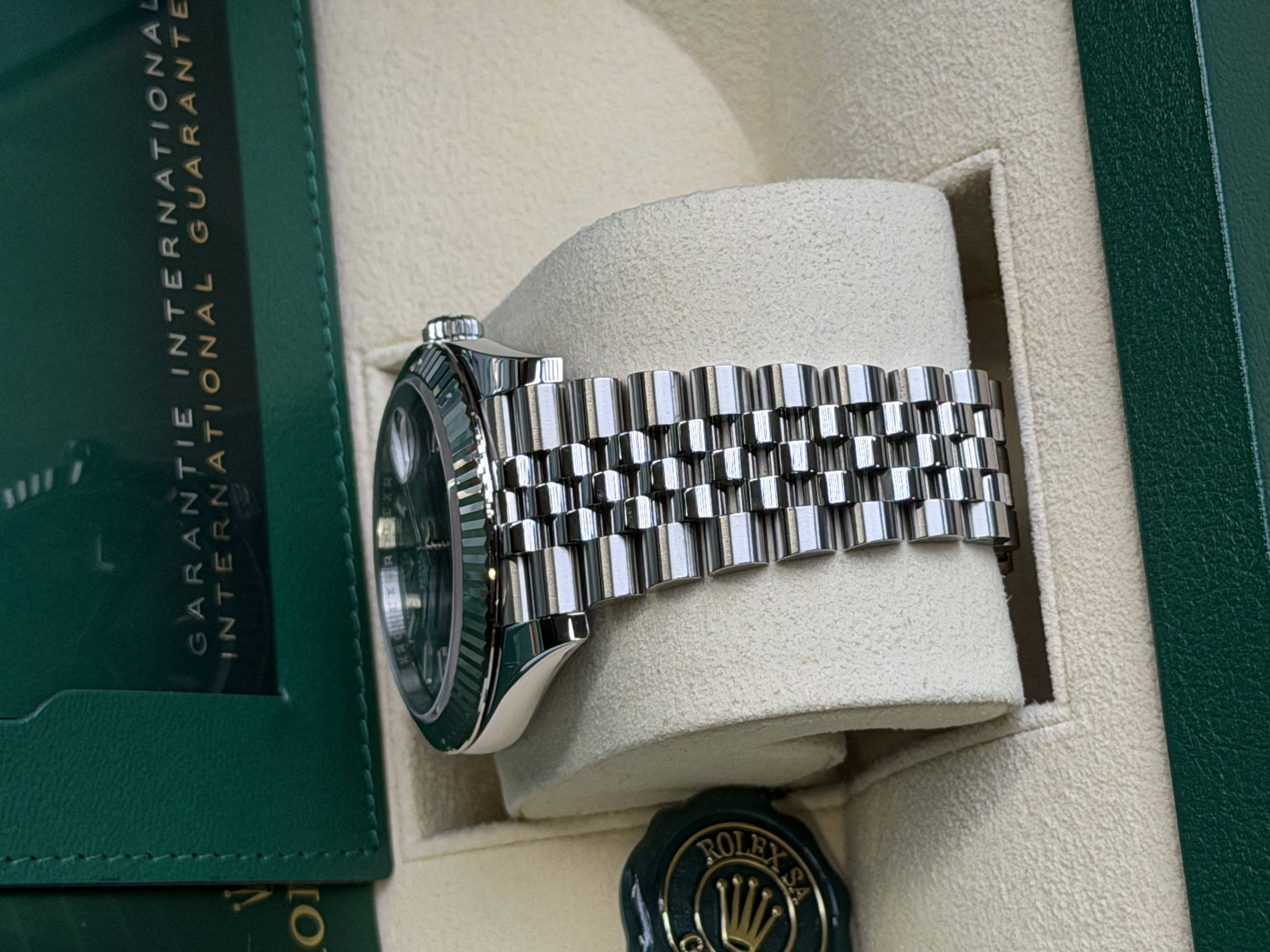 Watchrr - Authentic luxury watch