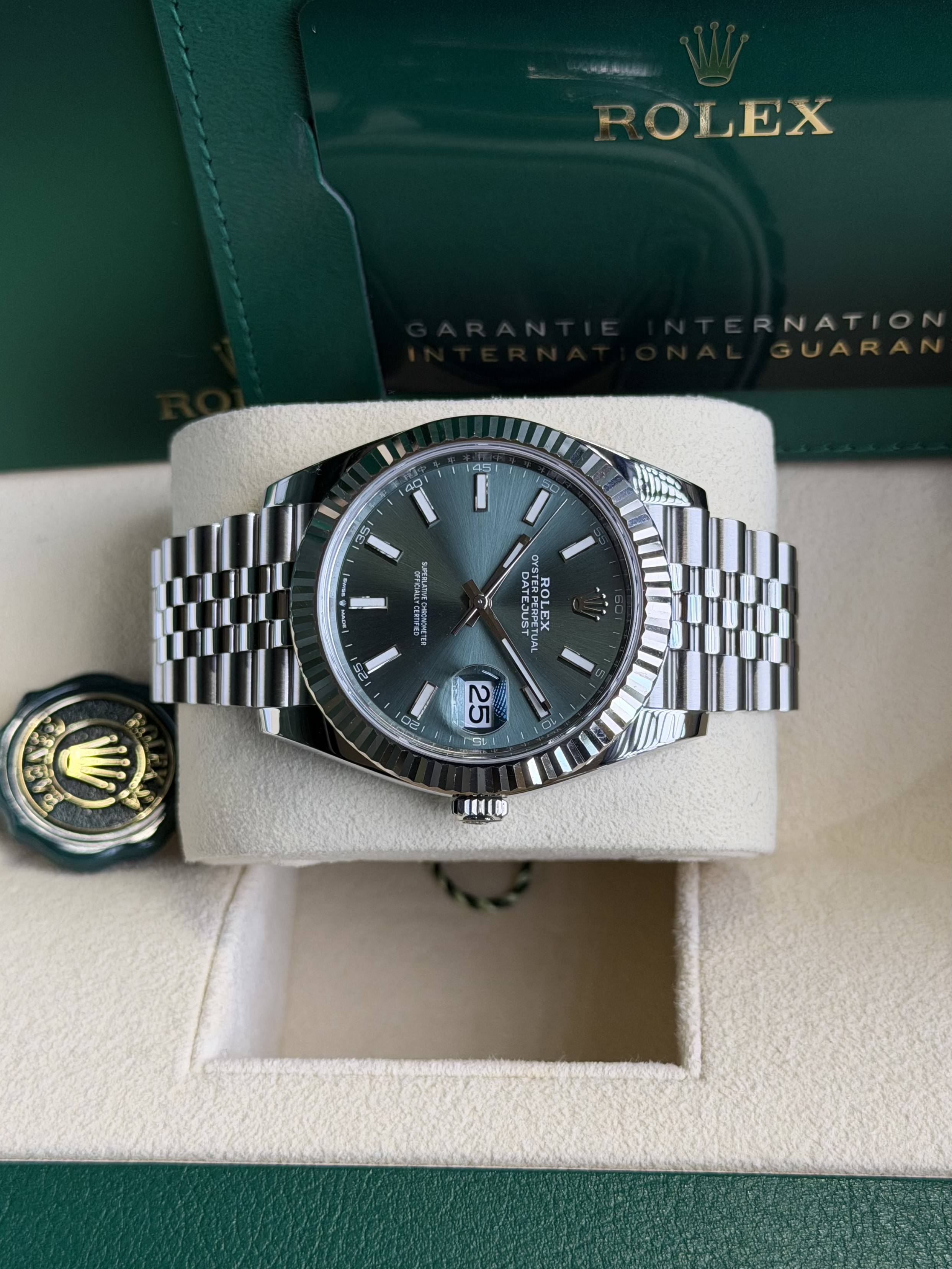 Watchrr - Authentic luxury watch