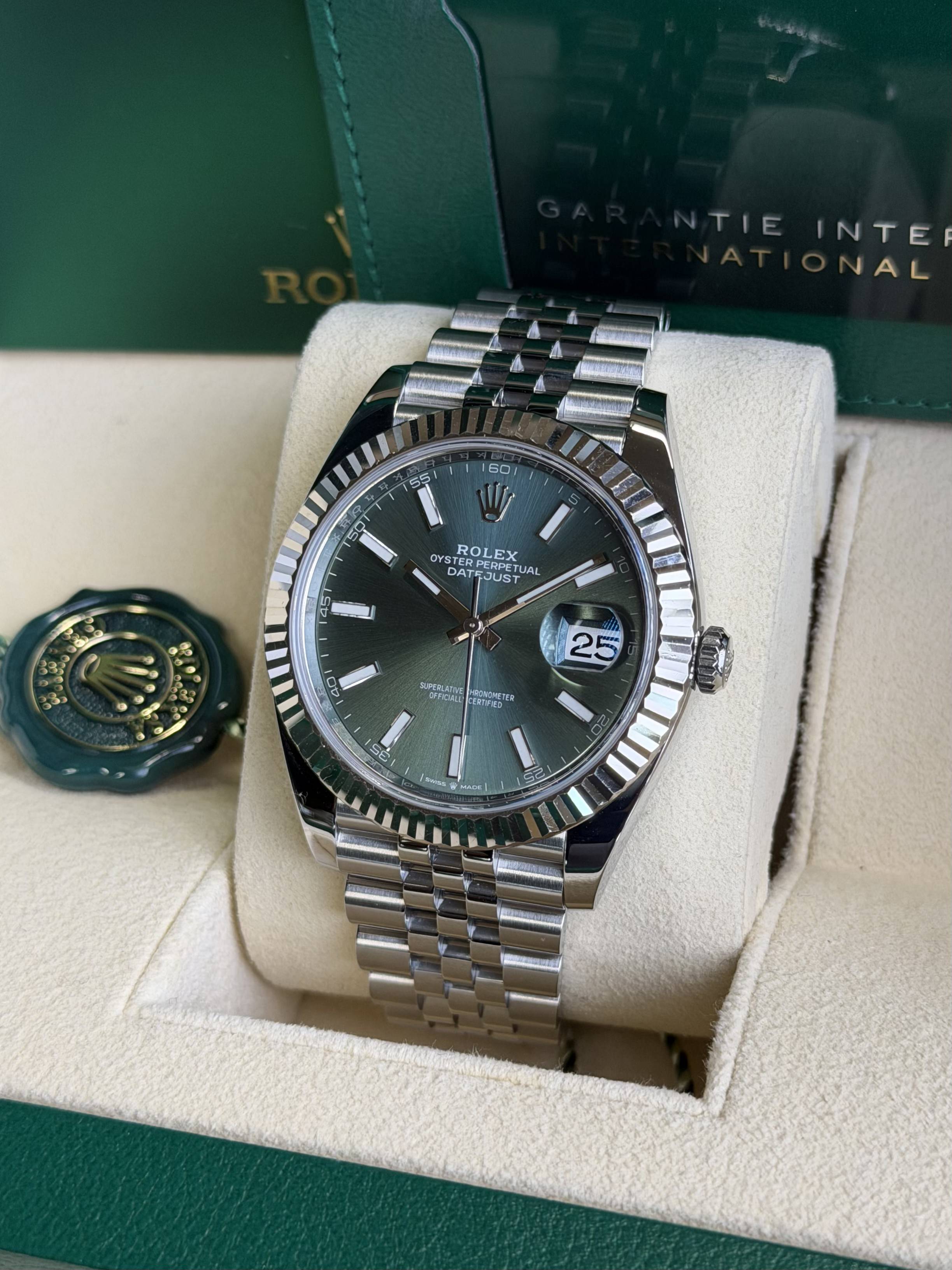 Watchrr - Authentic luxury watch