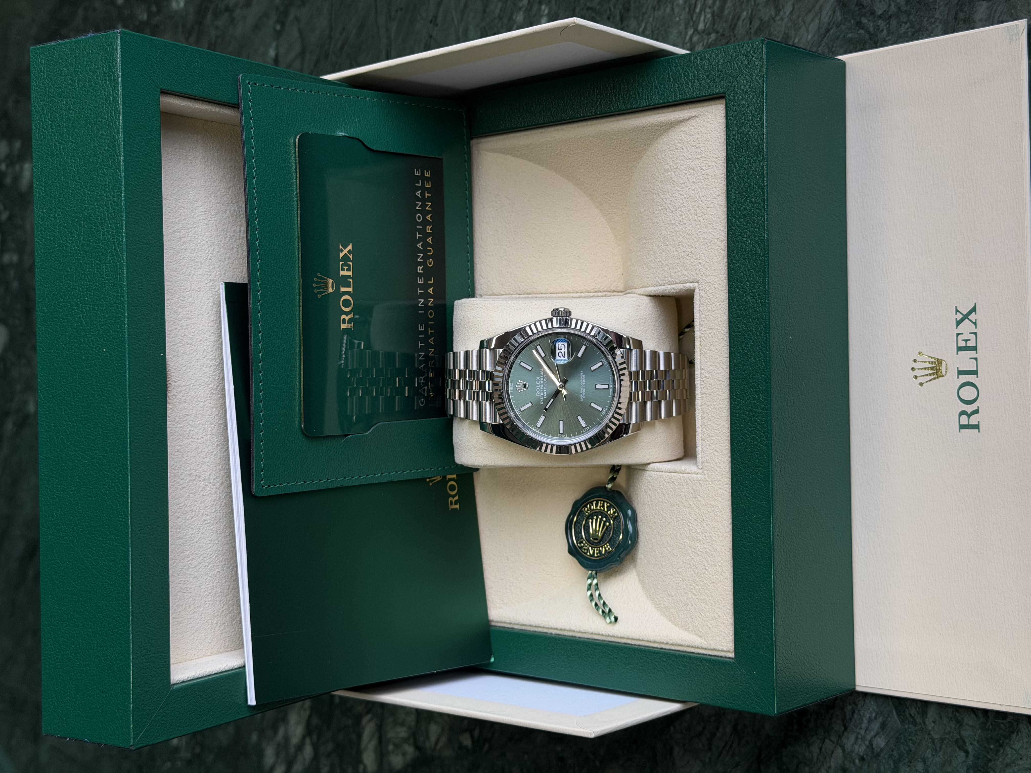 Watchrr - Authentic luxury watch