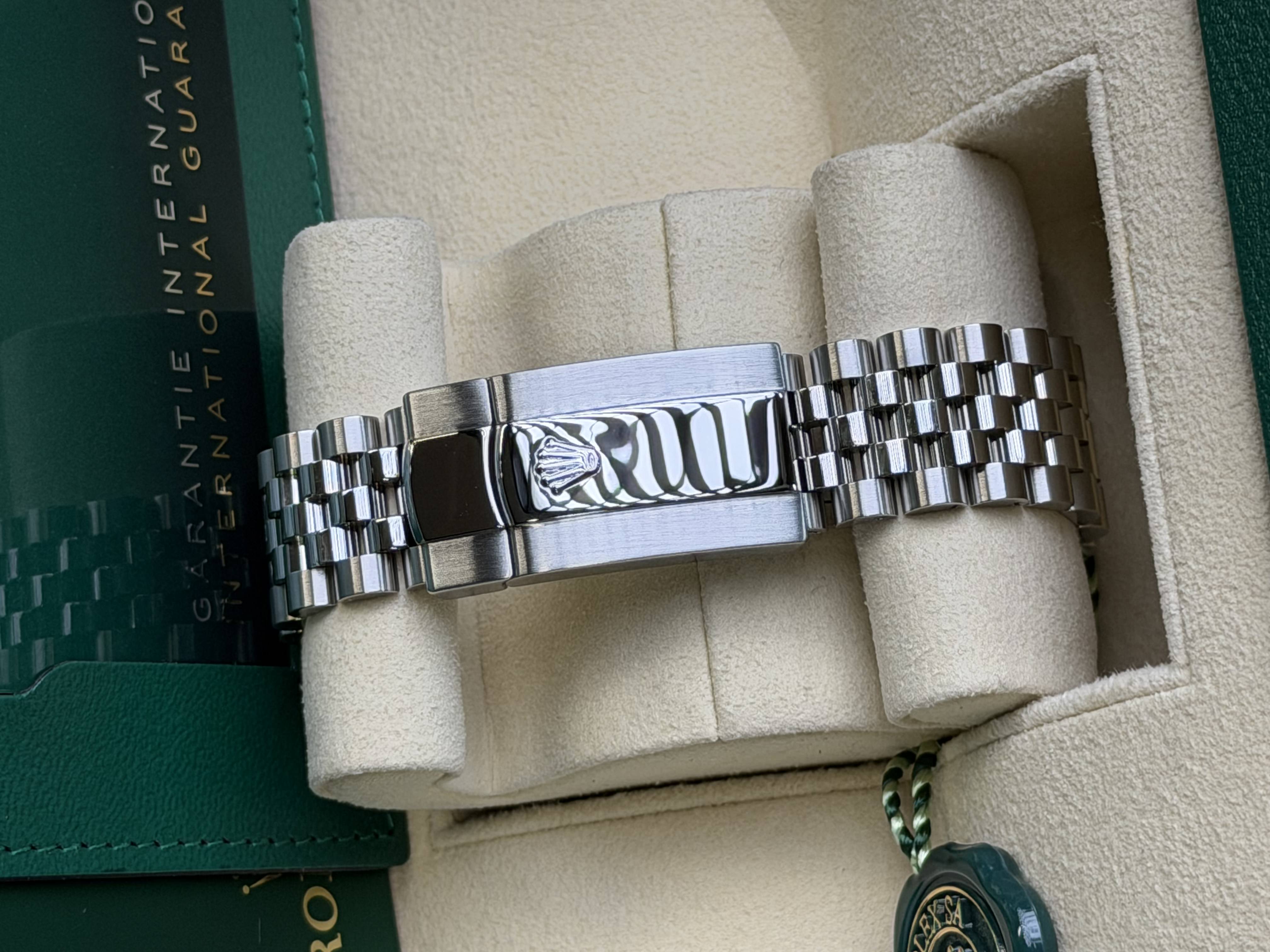 Watchrr - Authentic luxury watch