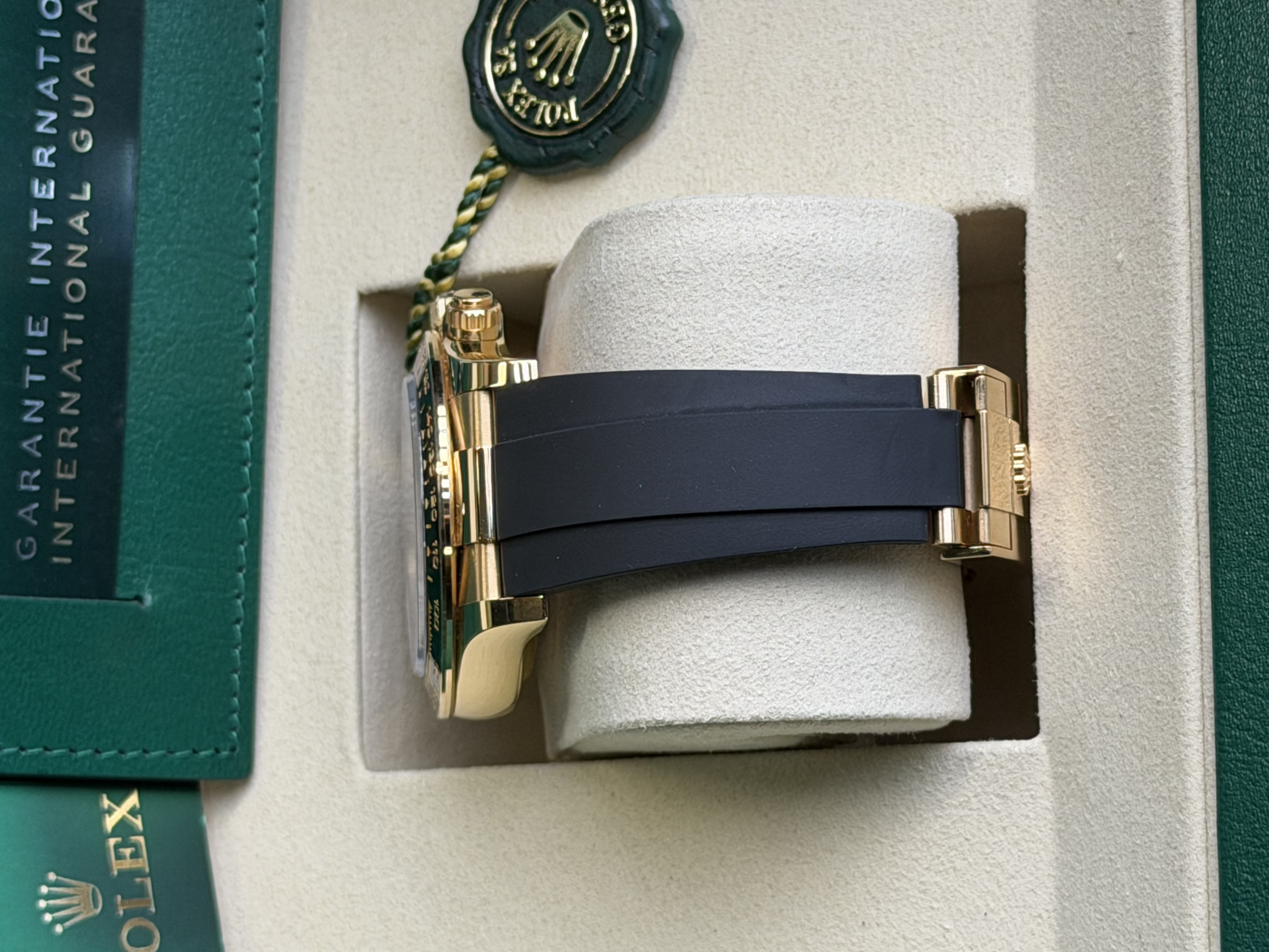 Watchrr - Authentic luxury watch