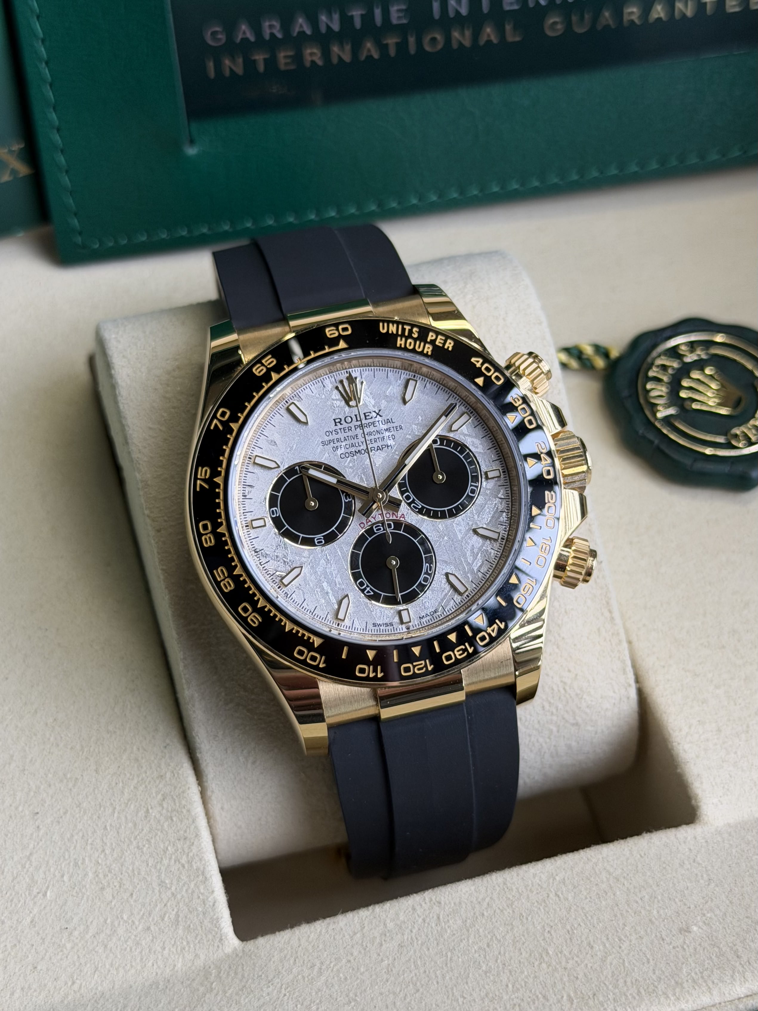 Watchrr - Authentic luxury watch