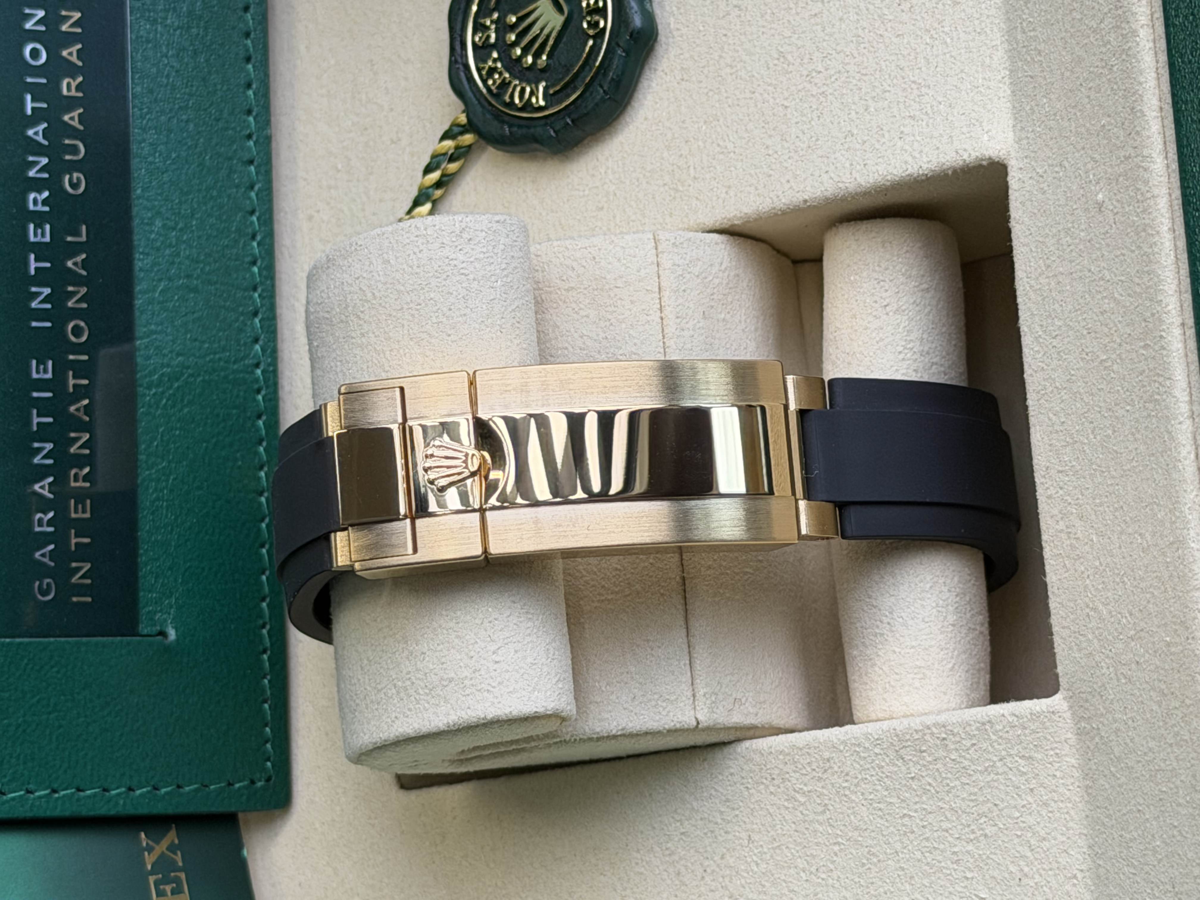 Watchrr - Authentic luxury watch