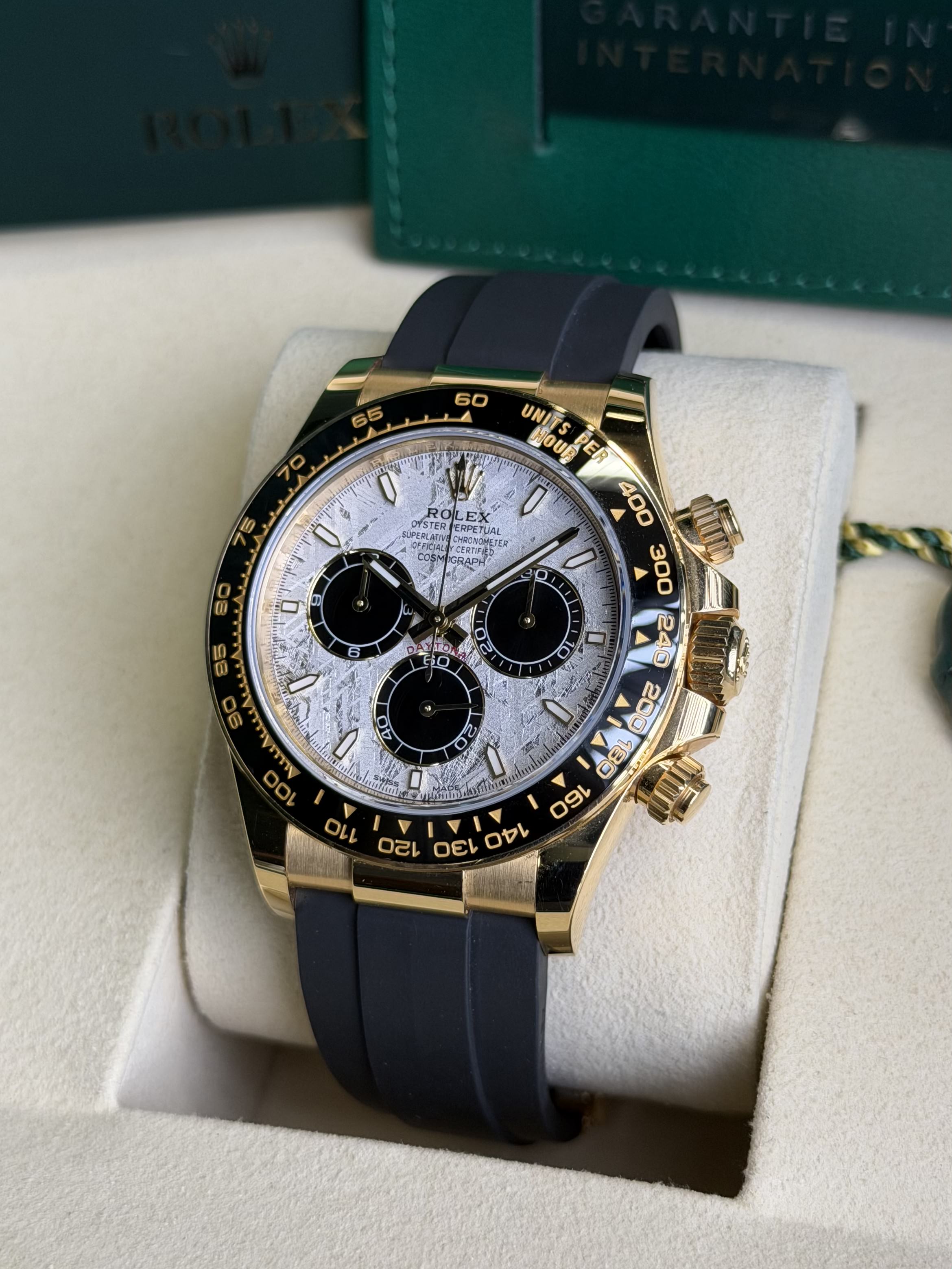 Watchrr - Authentic luxury watch