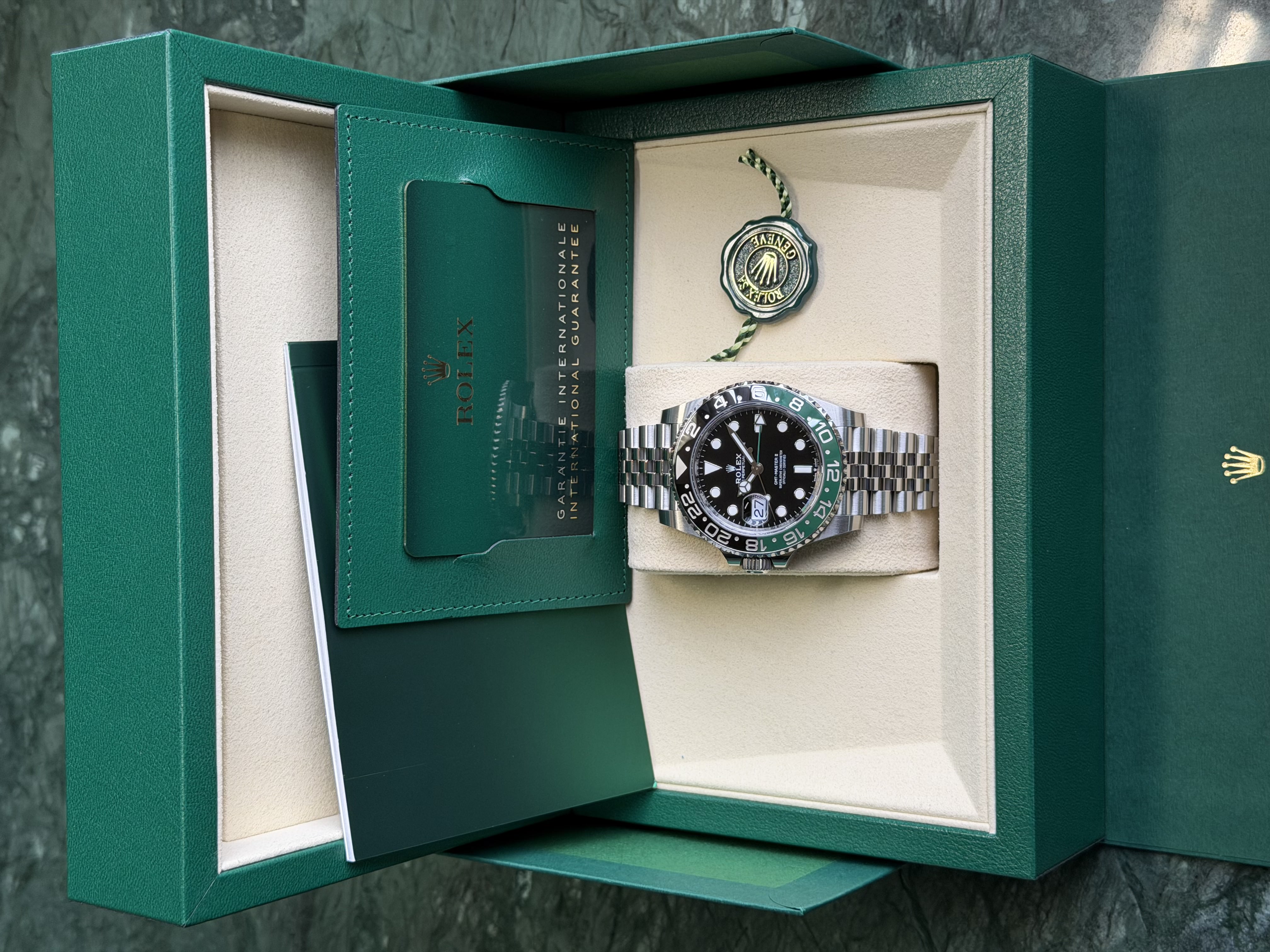 Watchrr - Authentic luxury watch