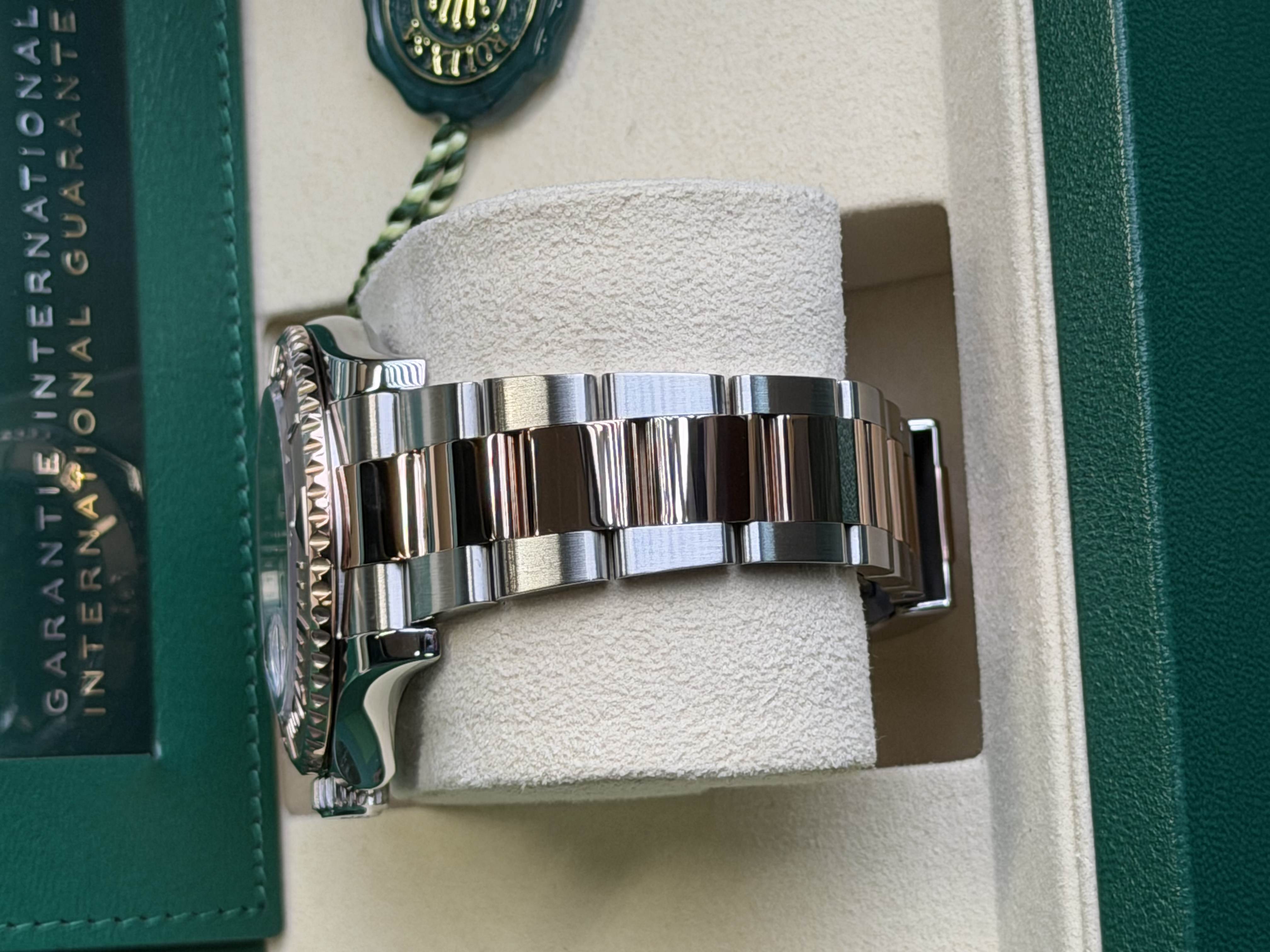 Watchrr - Authentic luxury watch