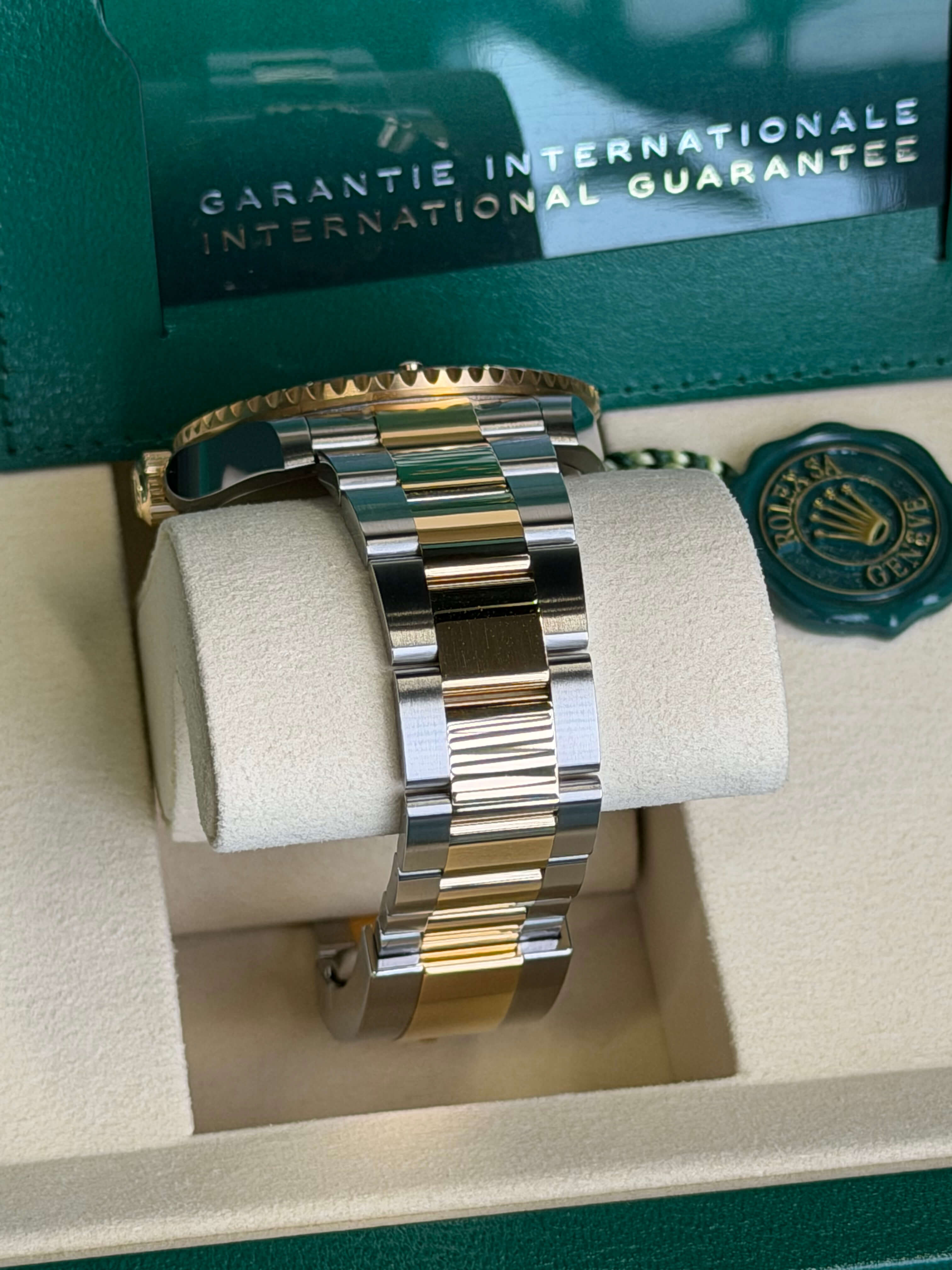 Watchrr - Authentic luxury watch