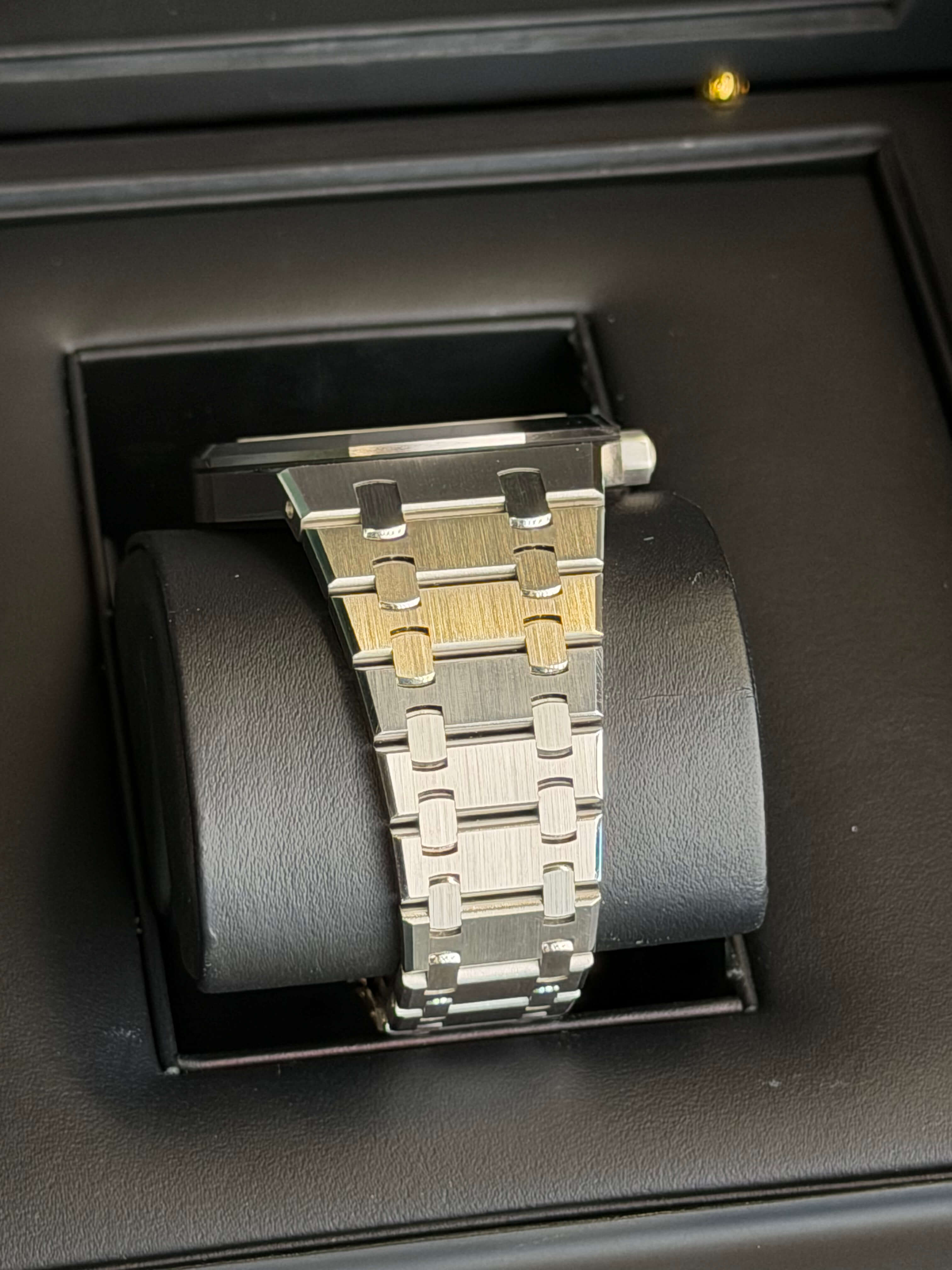 Watchrr - Authentic luxury watch