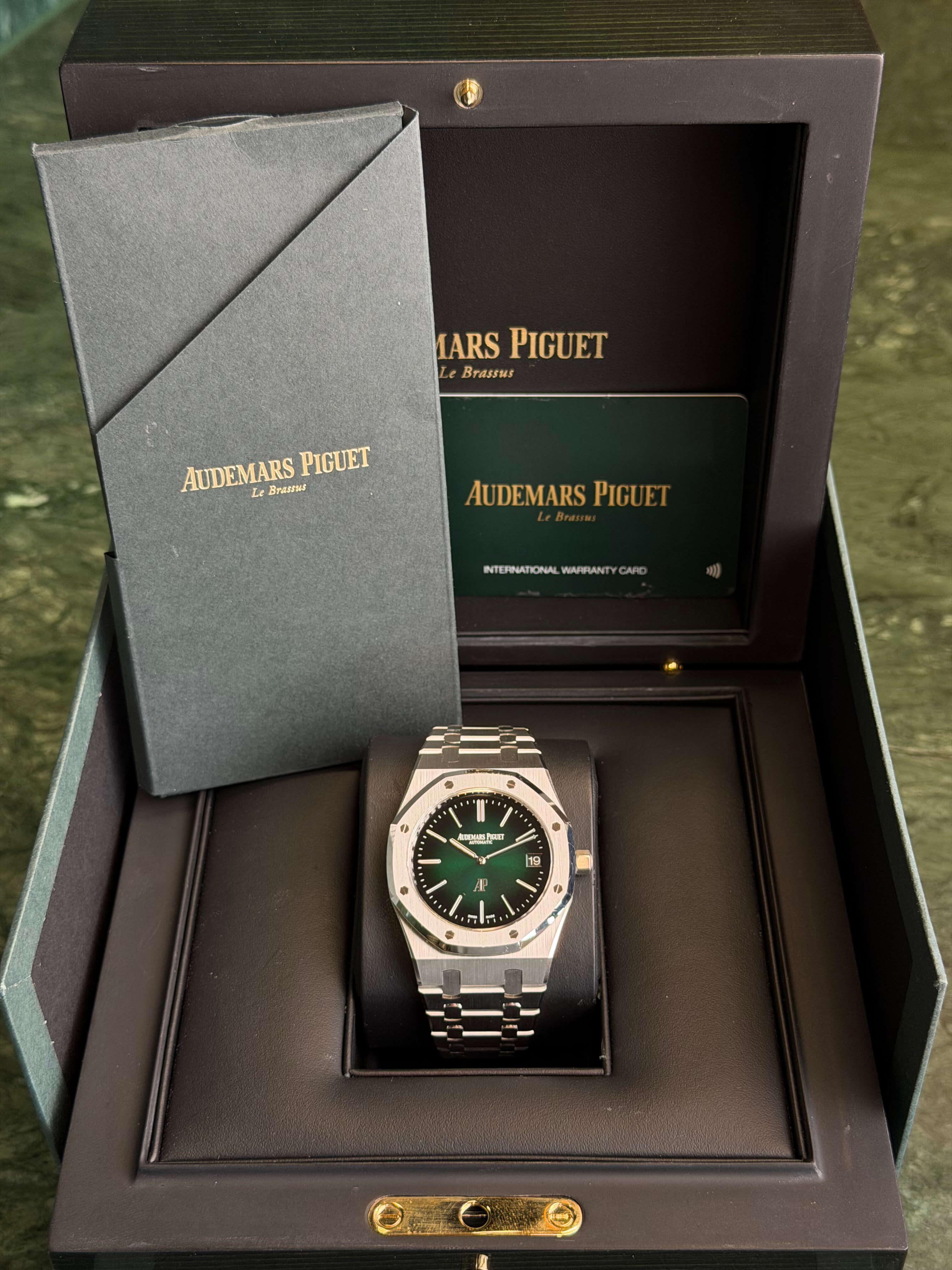 Watchrr - Authentic luxury watch
