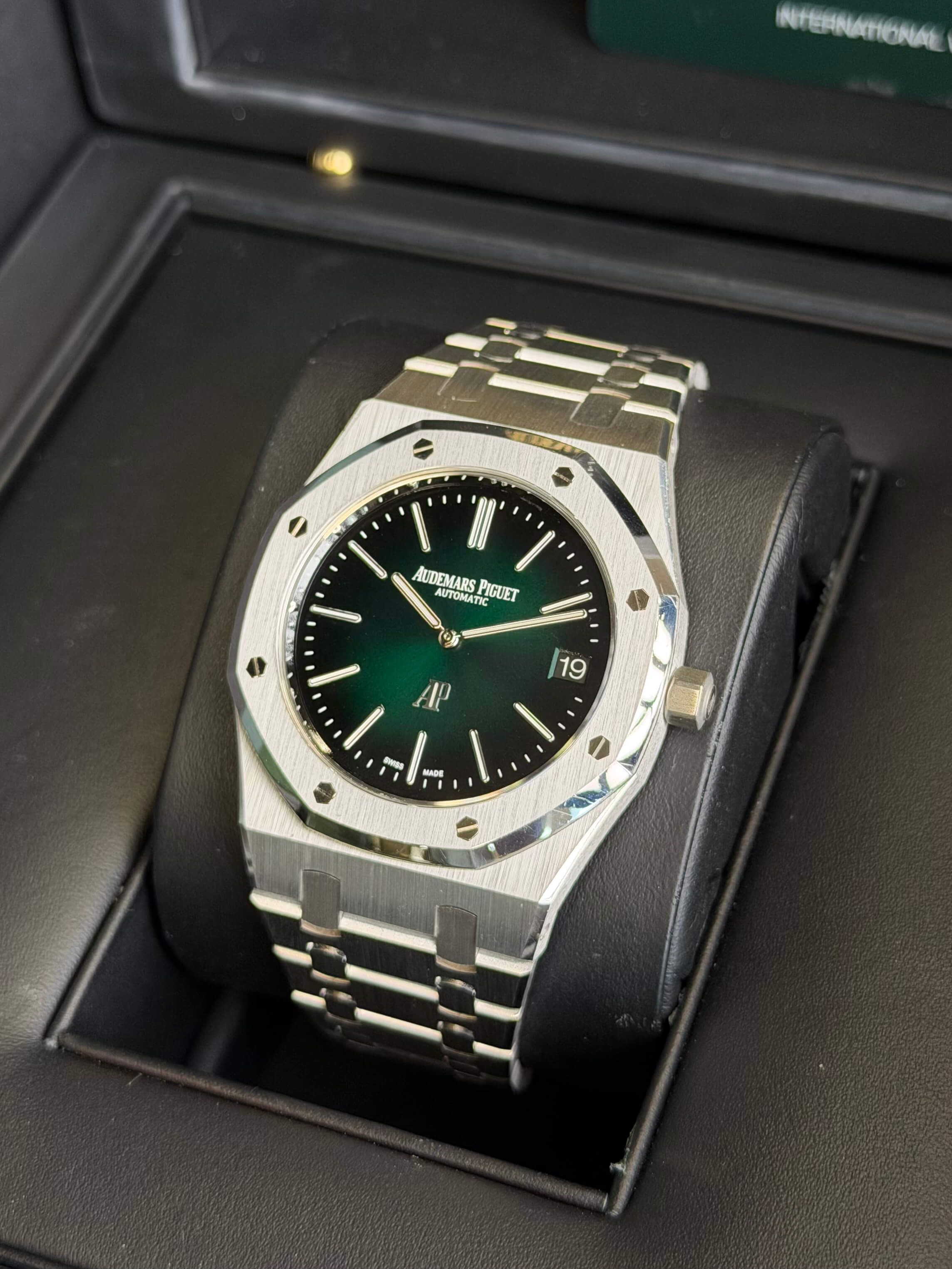 Watchrr - Authentic luxury watch