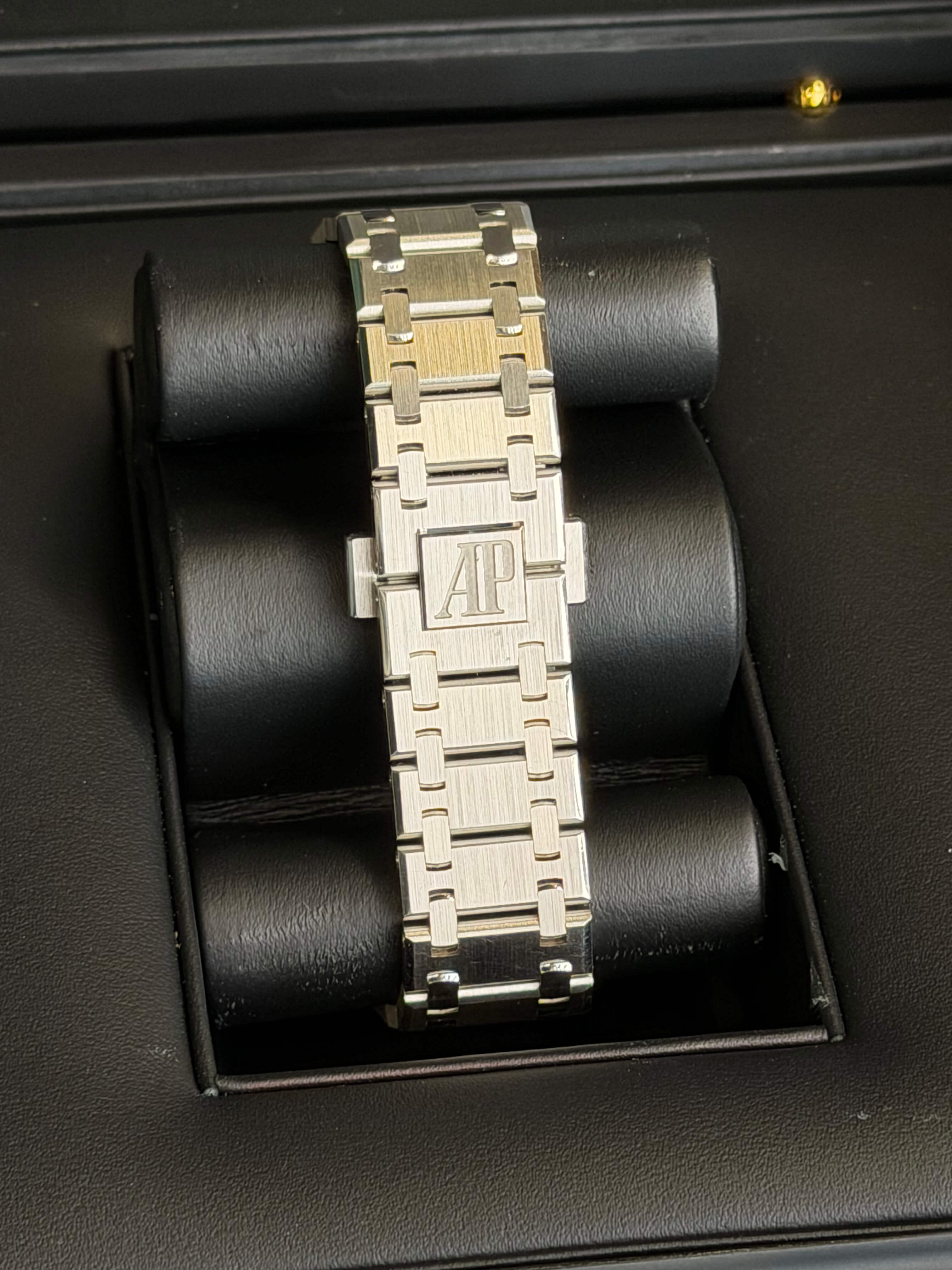 Watchrr - Authentic luxury watch