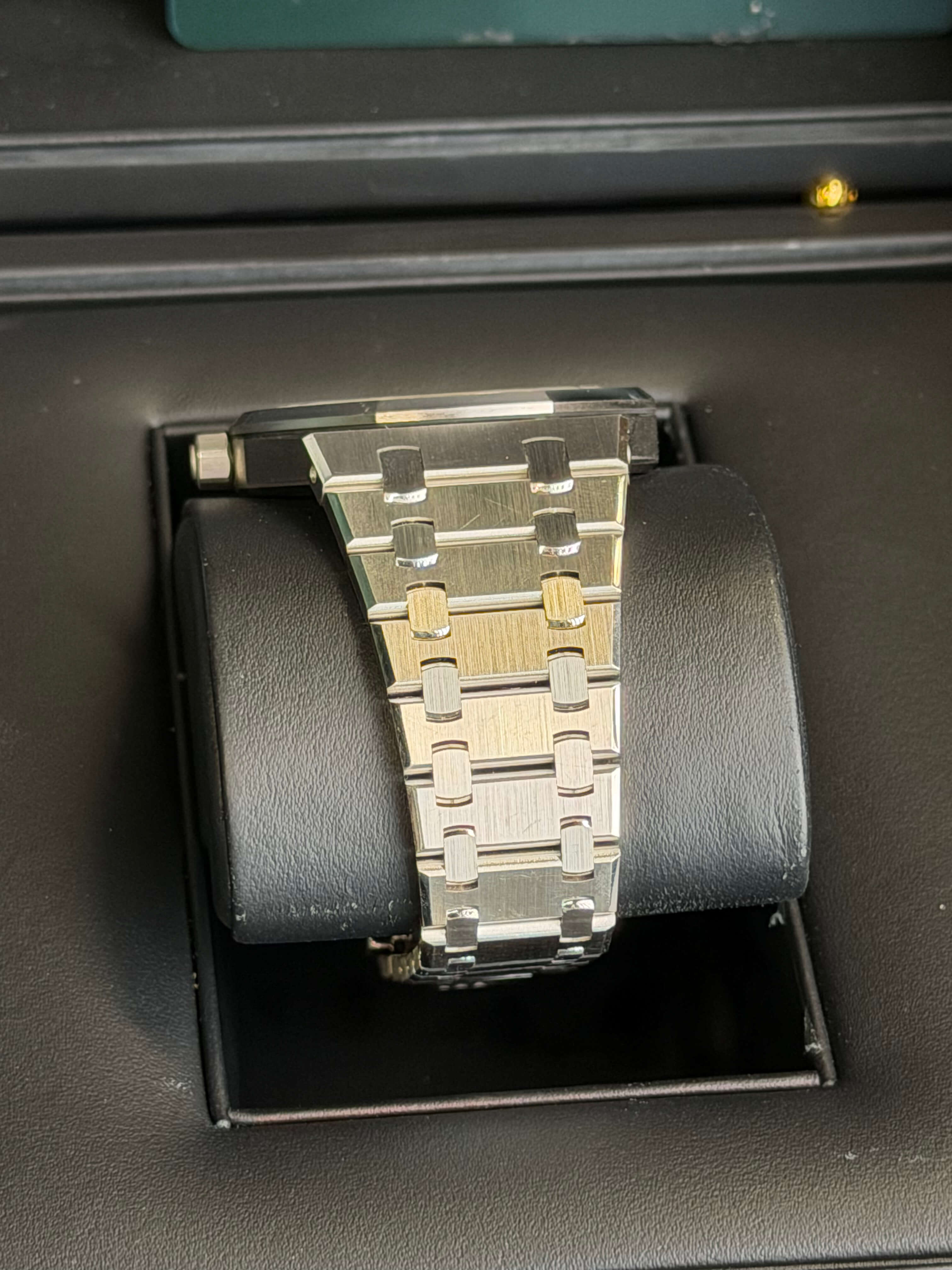 Watchrr - Authentic luxury watch