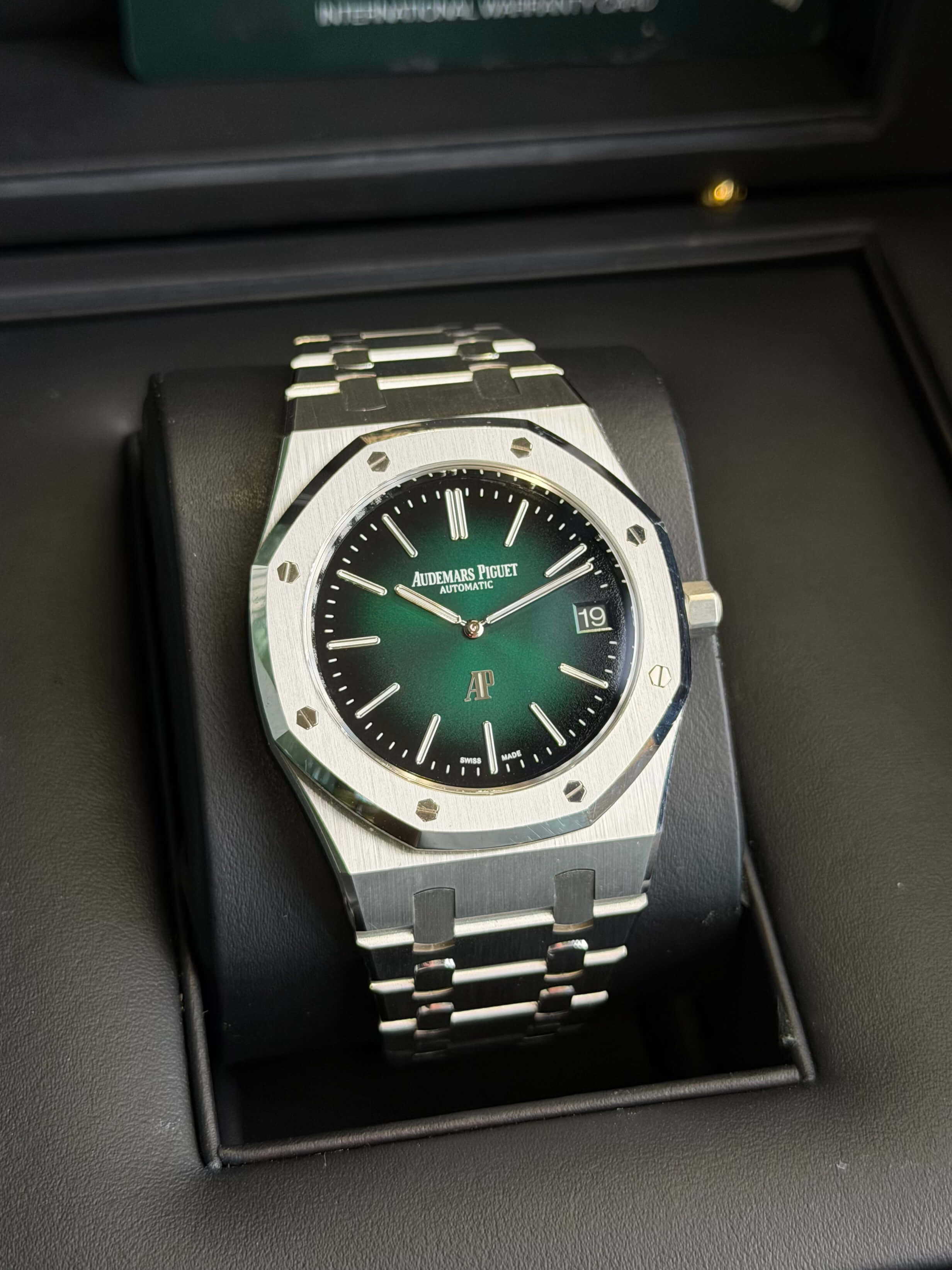 Watchrr - Authentic luxury watch