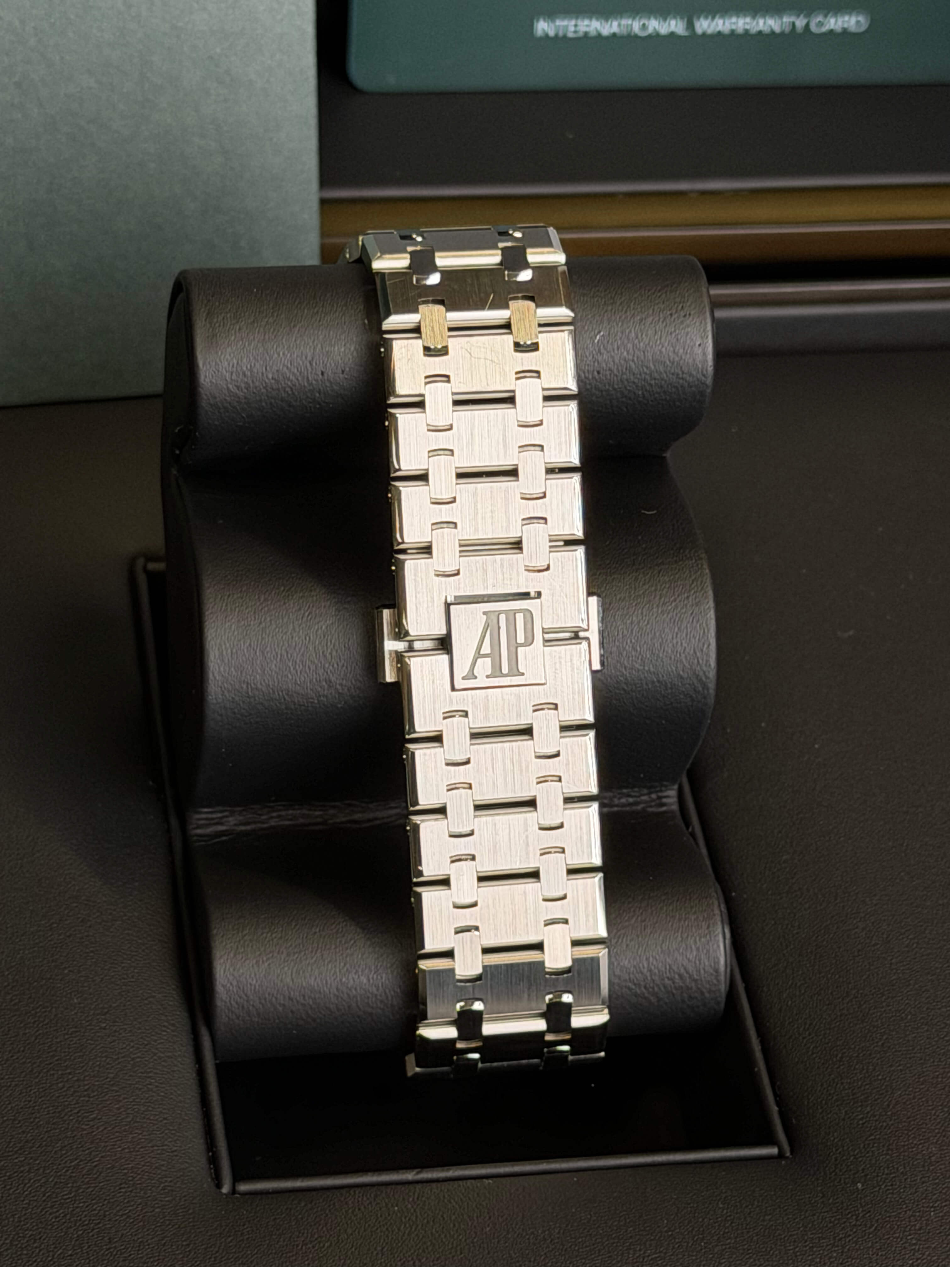 Watchrr - Authentic luxury watch